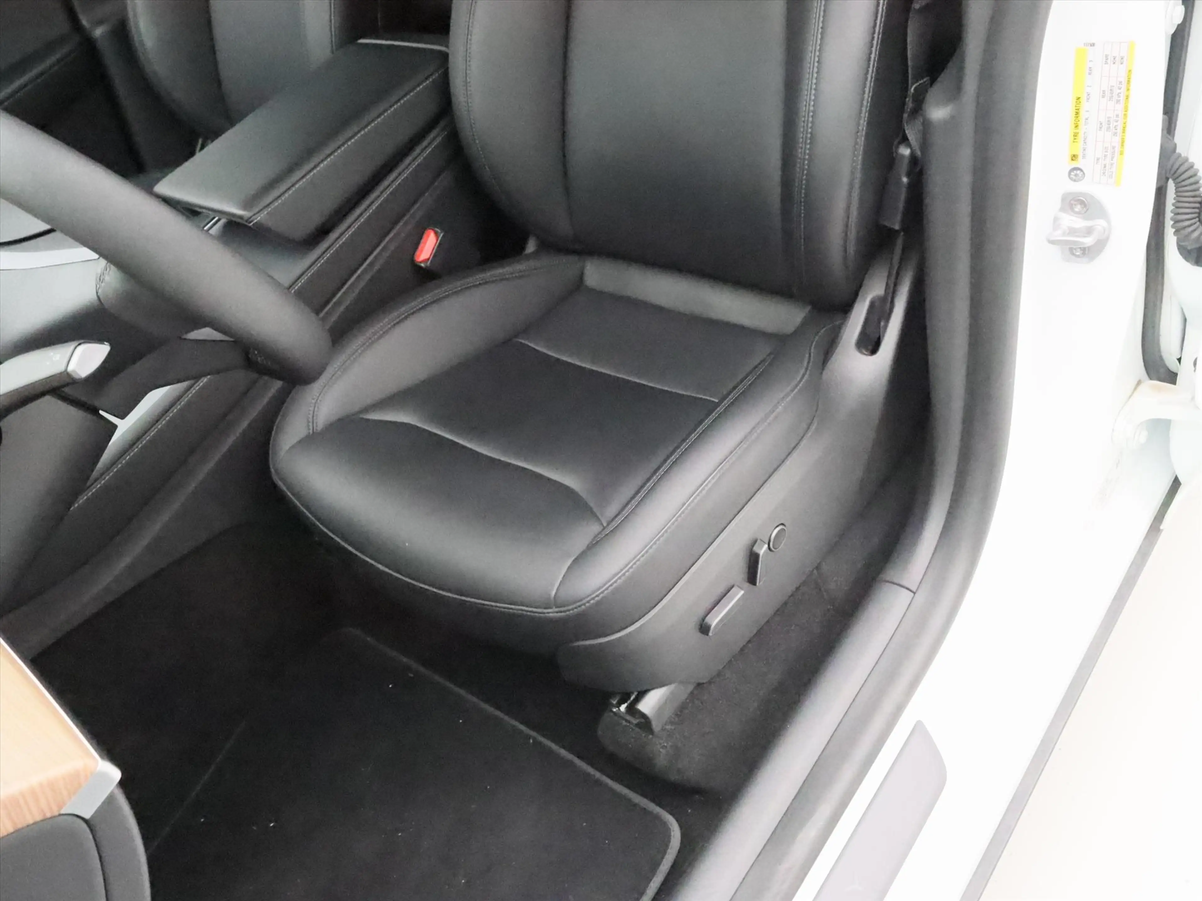 Tesla Model Y Long Range RWD 75kWh 299pk 94.5% SoH [ AMD RYZEN+A — photo 19