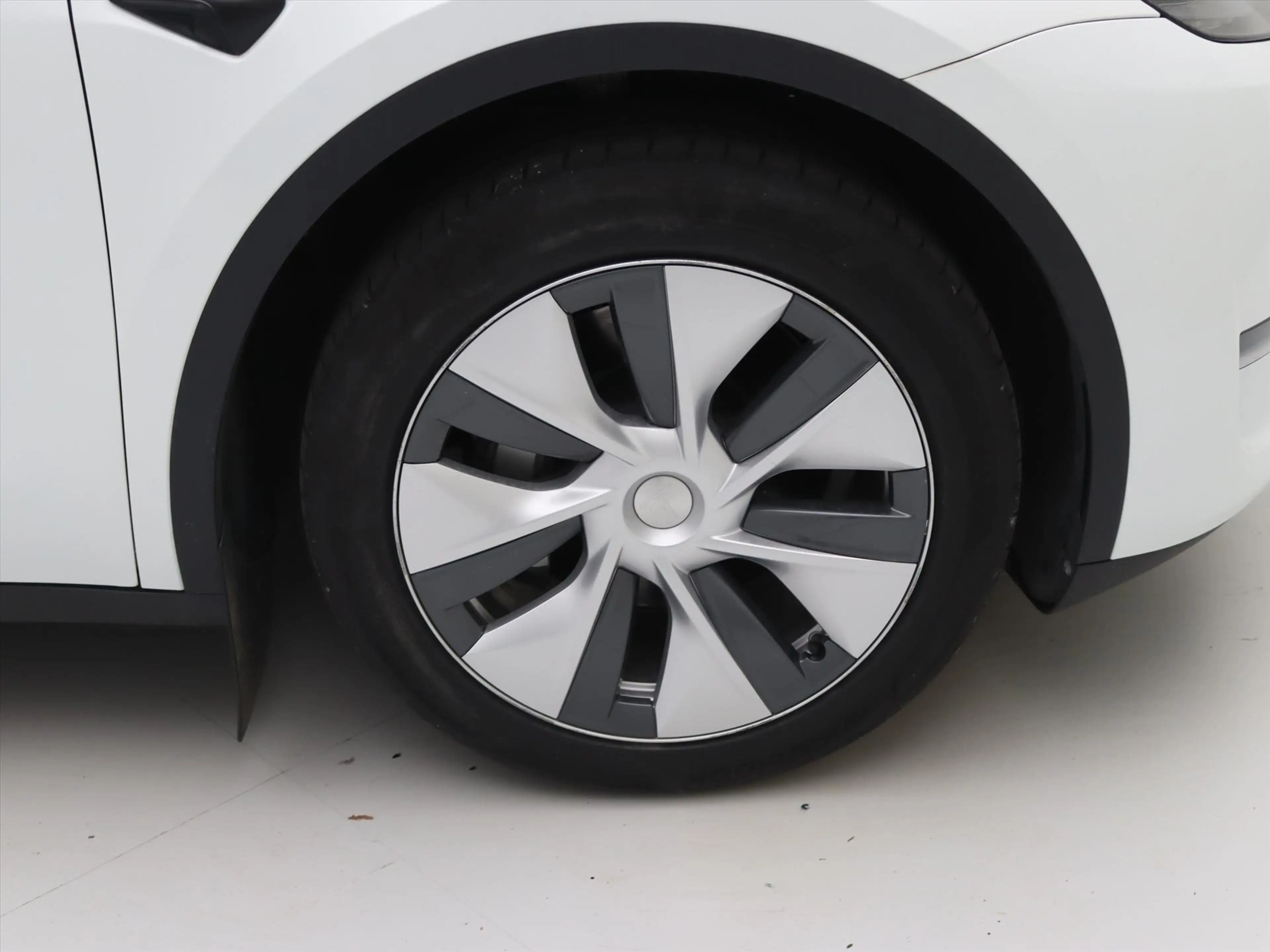 Tesla Model Y Long Range RWD 75kWh 299pk 94.5% SoH [ AMD RYZEN+A — photo 11