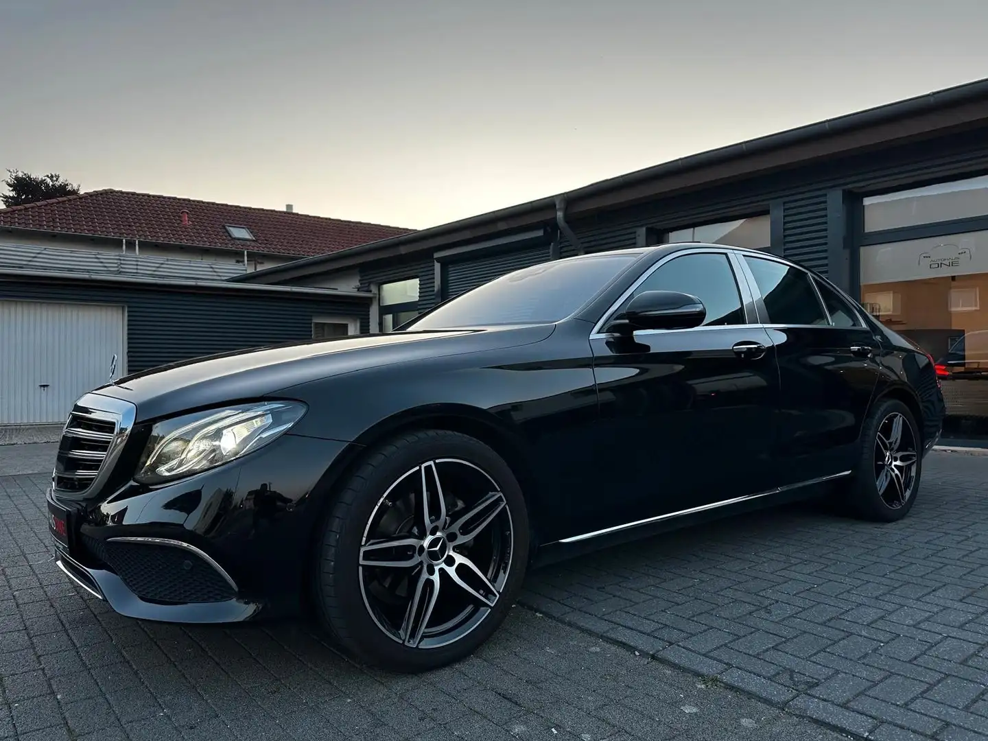 Mercedes-Benz E 220 d Limo. 360°/MEMORY/BURMESTER/KEYLESSGO Zwart - 2