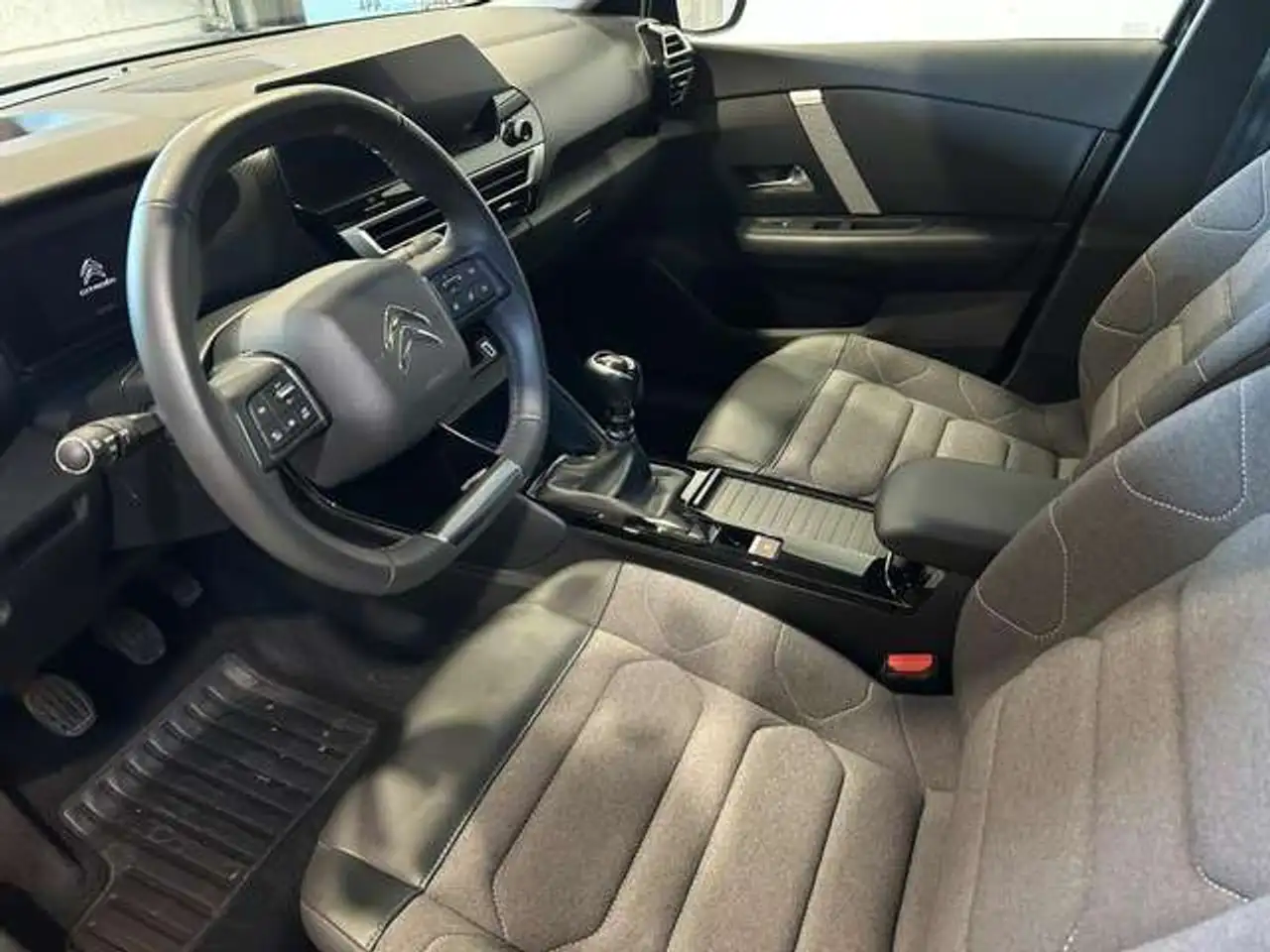 Citroen C4 e-C4 X — photo 13