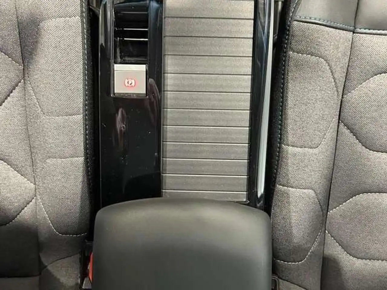 Citroen C4 e-C4 X — photo 23