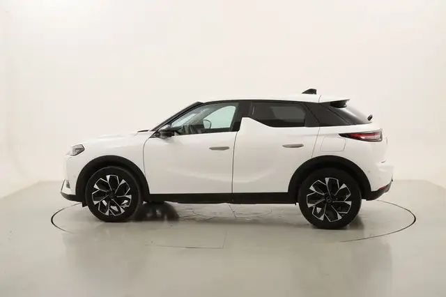 DS Automobiles DS 3 Crossback view 2