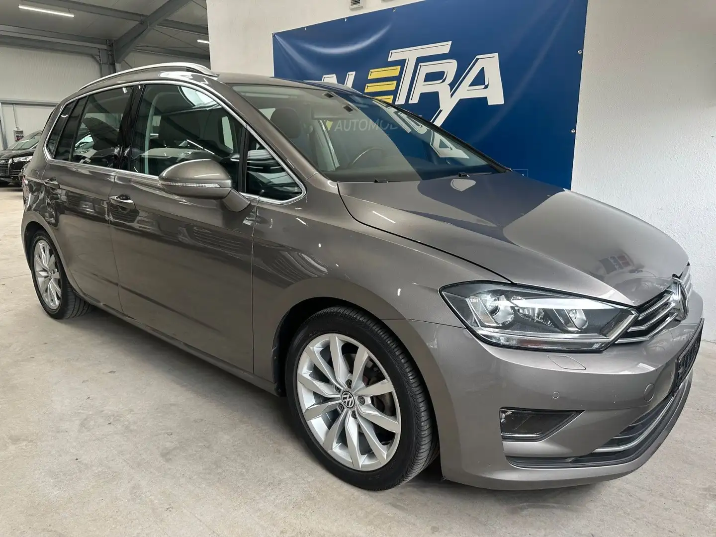 Volkswagen Golf Sportsvan VII Highline*BI-XENON*SHZ*ALCANTA Gris - 2