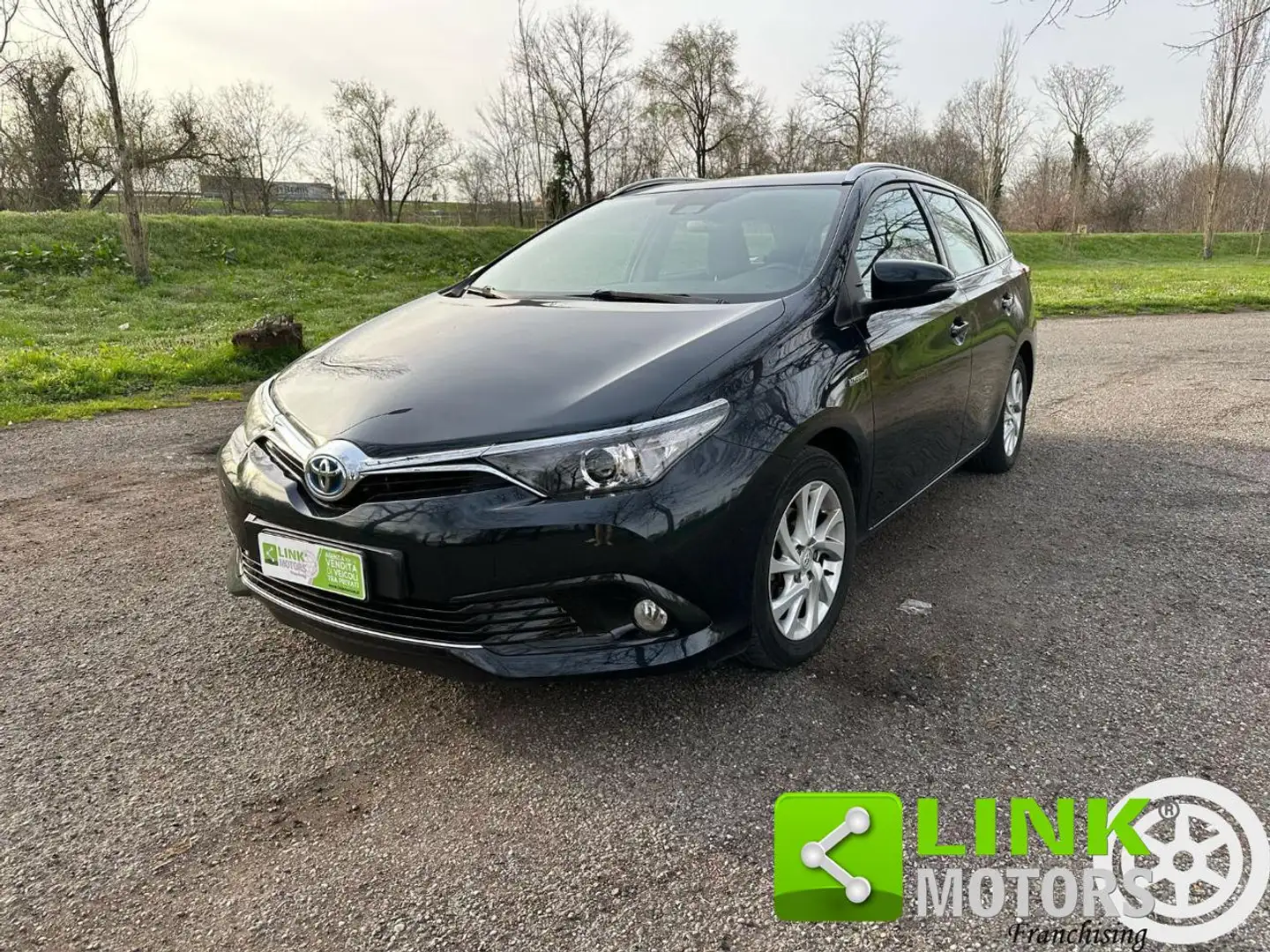 Toyota Auris 1.8 Hybrid Lounge Noir - 1