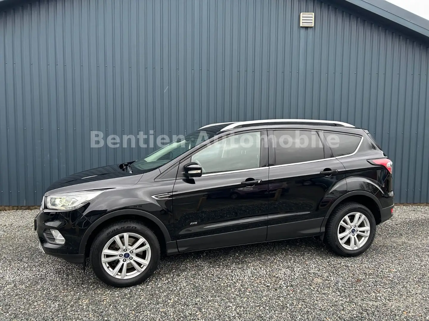 Ford Kuga Cool & Connect,Navi,Kamera,LED,SHZ,Panorama Zwart - 1