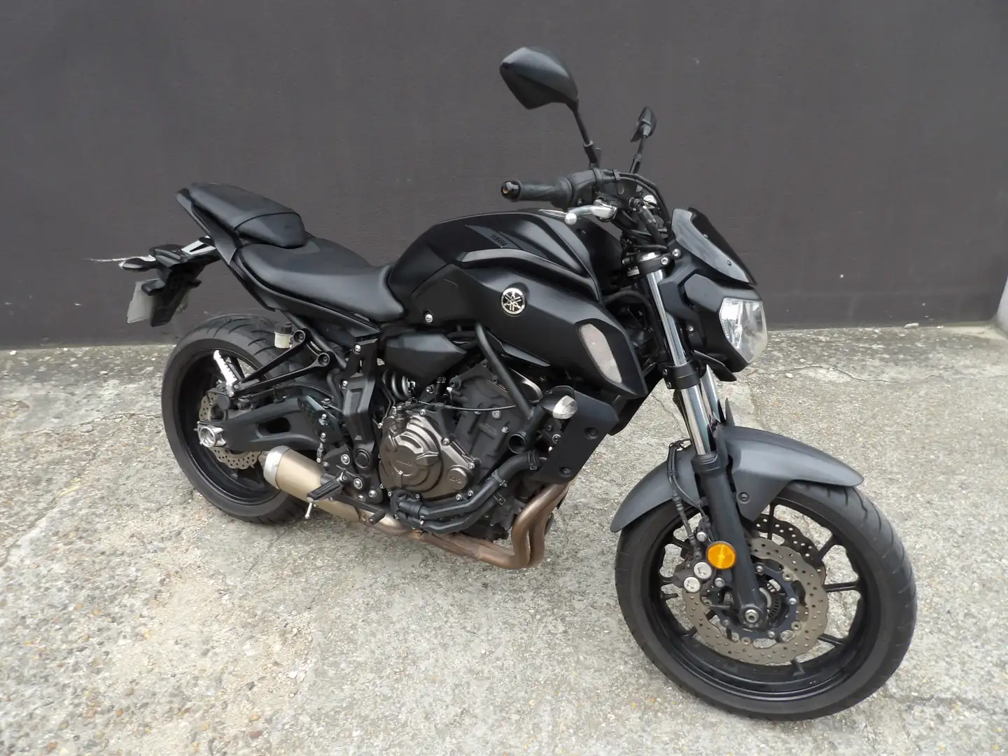 Yamaha MT-07 Noir - 1
