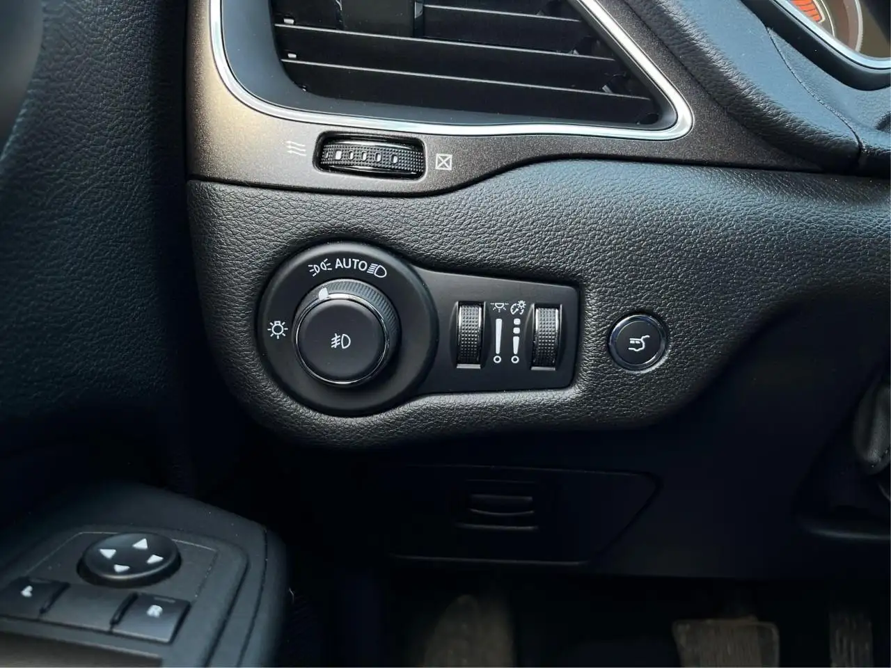 Jeep Cherokee снимка Jeep Cherokee