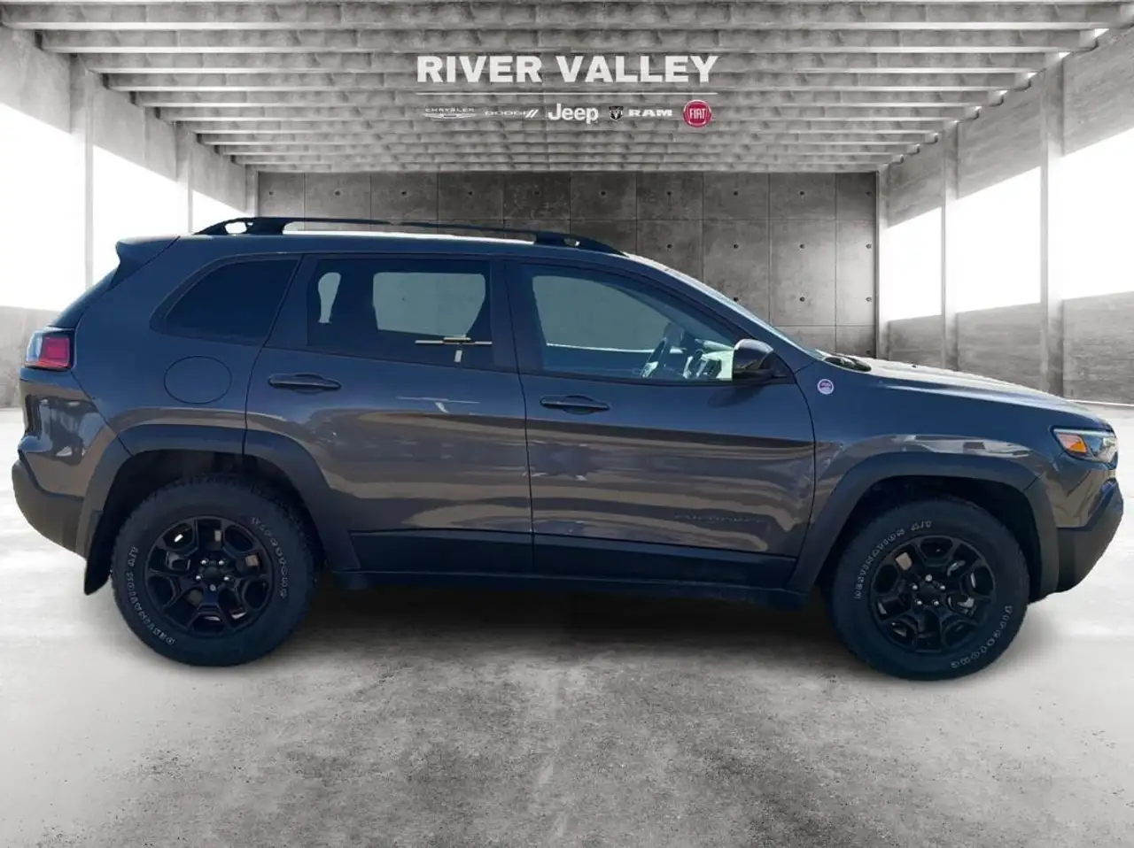 Jeep Cherokee снимка Jeep Cherokee