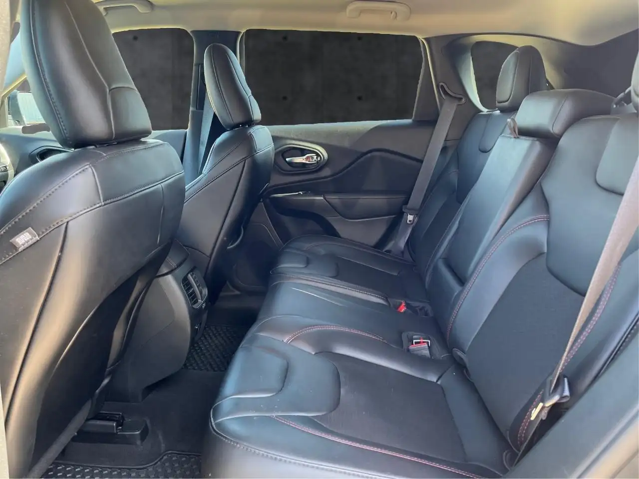 Jeep Cherokee снимка Jeep Cherokee