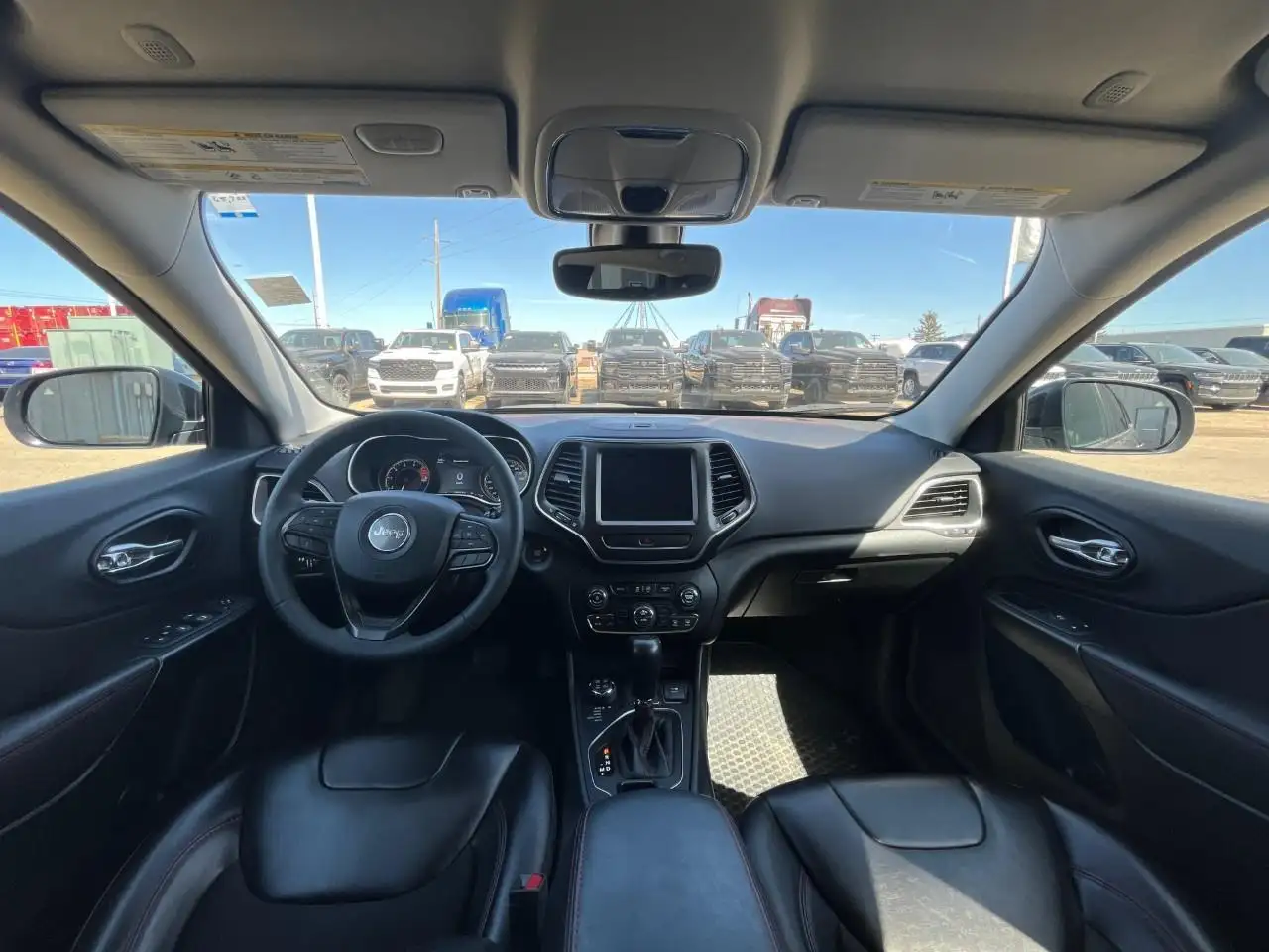 Jeep Cherokee снимка Jeep Cherokee