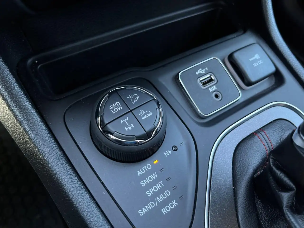 Jeep Cherokee снимка Jeep Cherokee