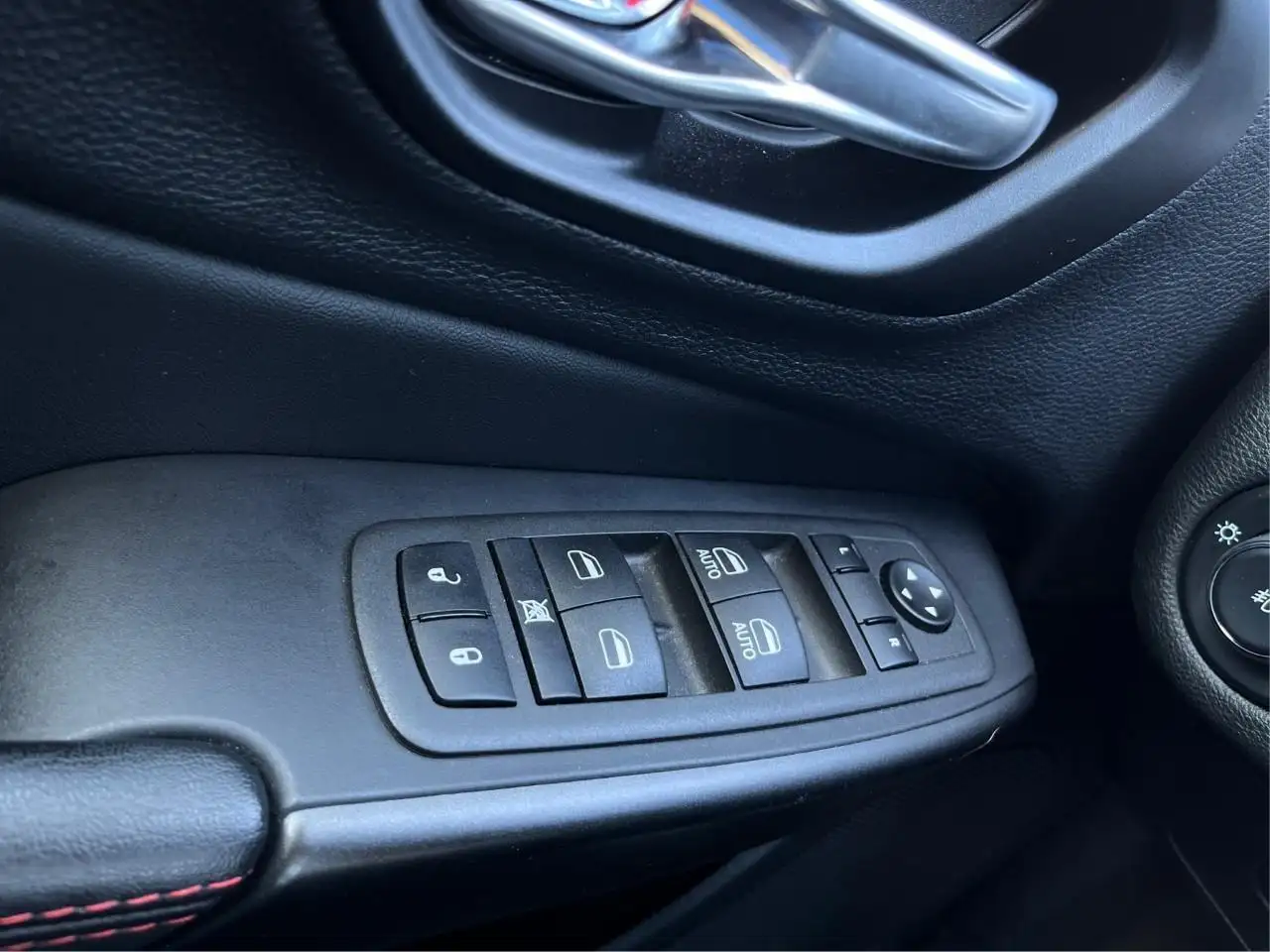 Jeep Cherokee снимка Jeep Cherokee