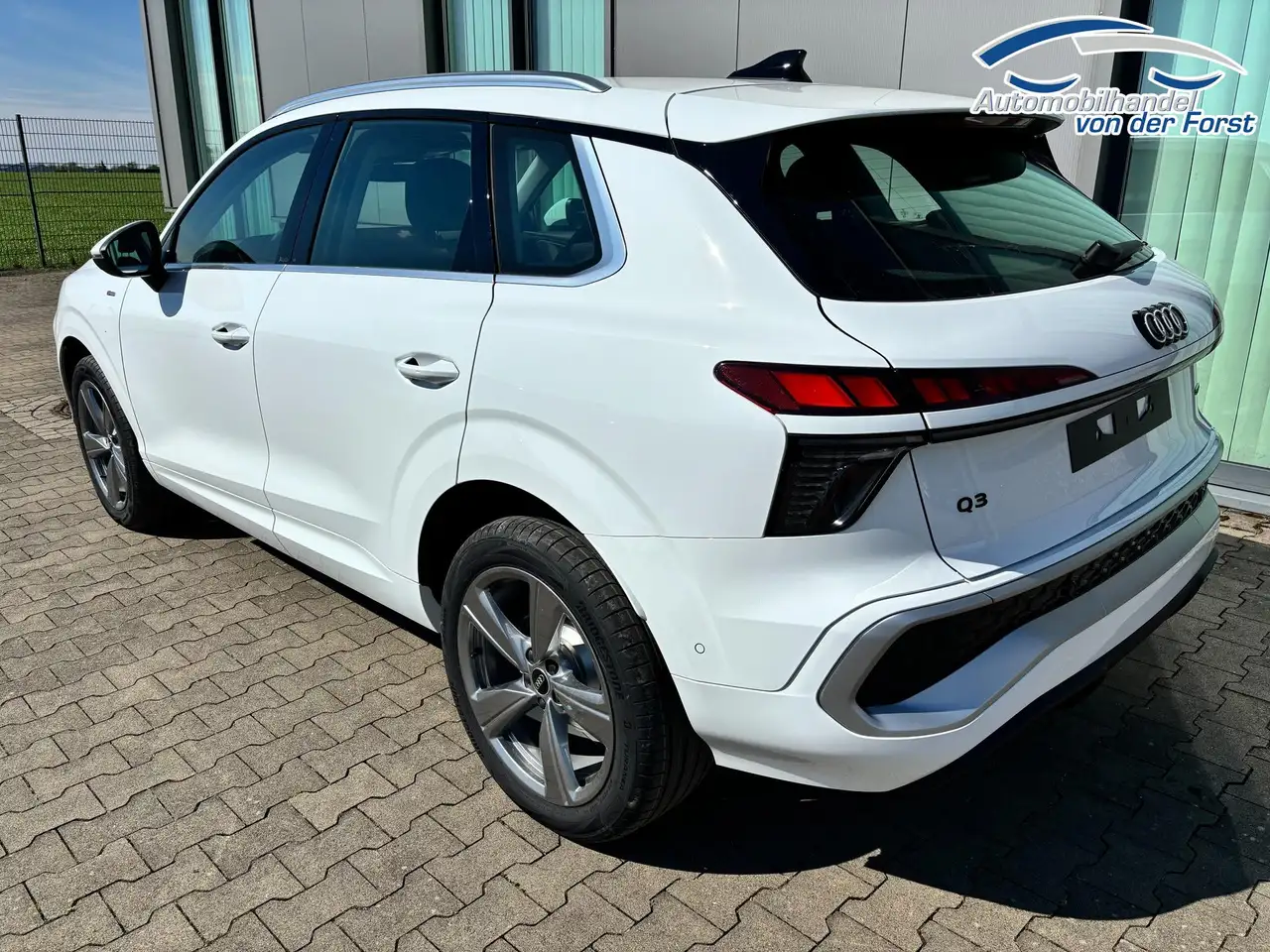 Audi Q3 "Basis" INKL. LIEFERUNG KOSTENLOS & PREISGARANT... 4