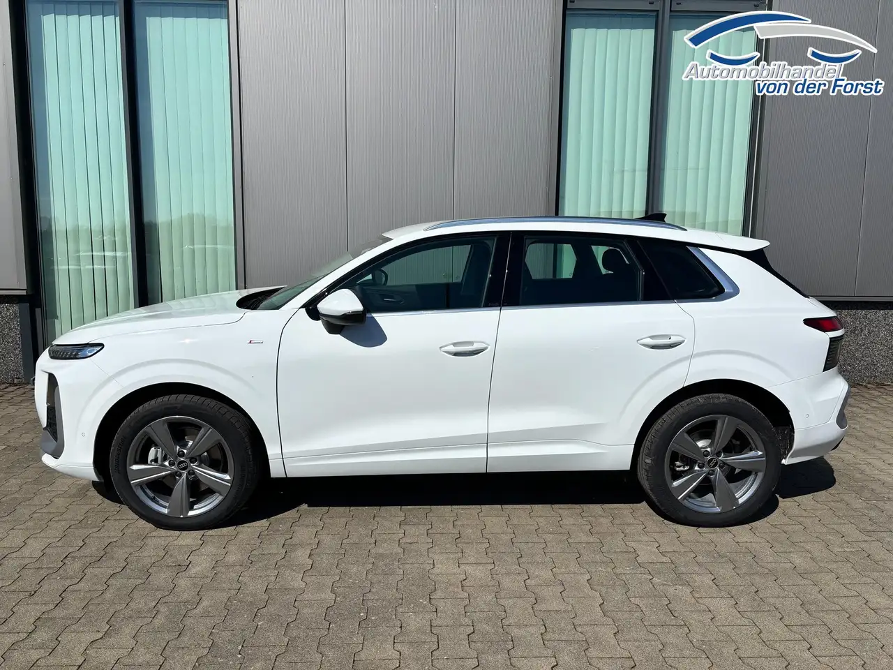 Audi Q3 "Basis" INKL. LIEFERUNG KOSTENLOS & PREISGARANT... 2