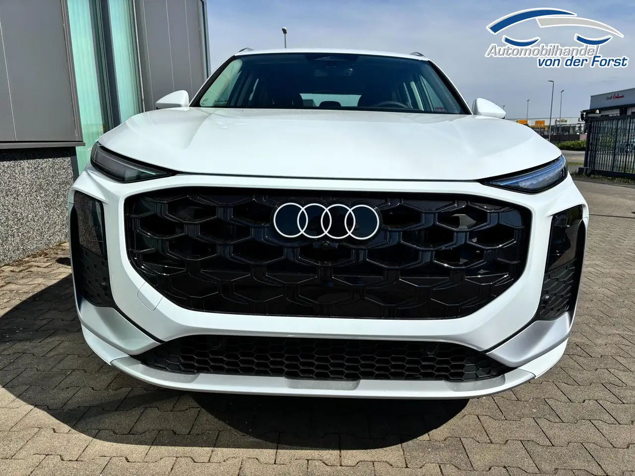 Audi Q3 "Basis" INKL. LIEFERUNG KOSTENLOS & PREISGARANT... 3