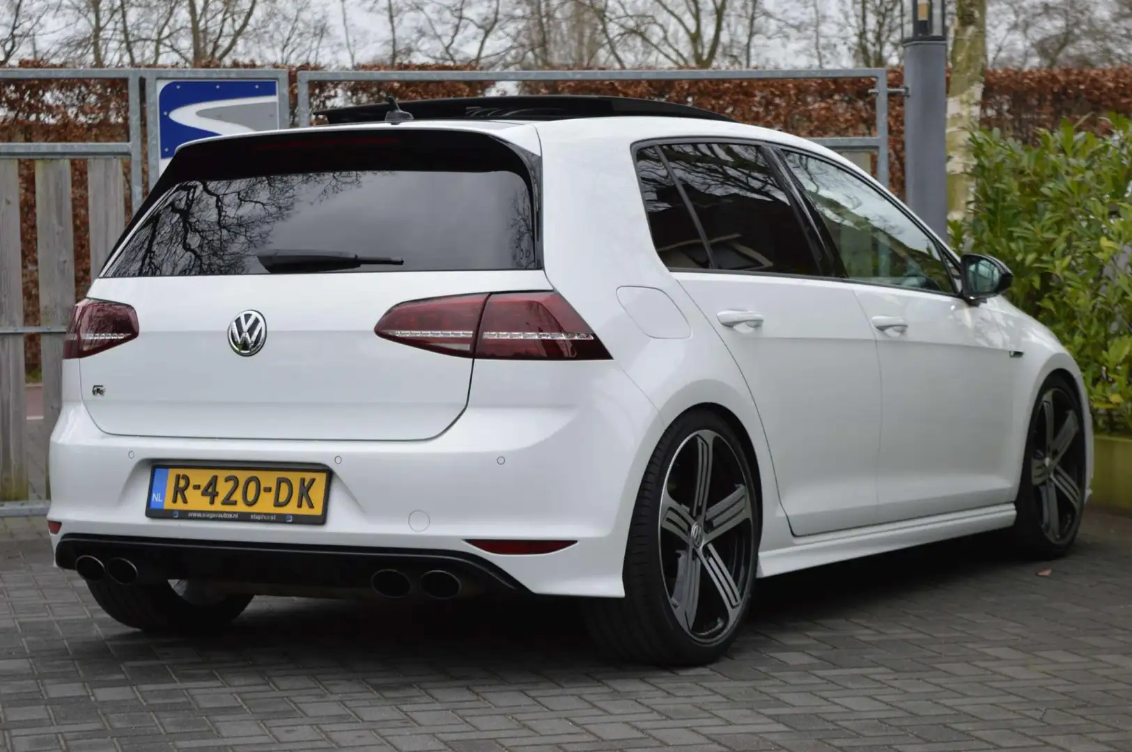 Volkswagen Golf 2.0 TSI R 4Motion - Pano|ACC|Lane assist|Camera|Na Wit - 2