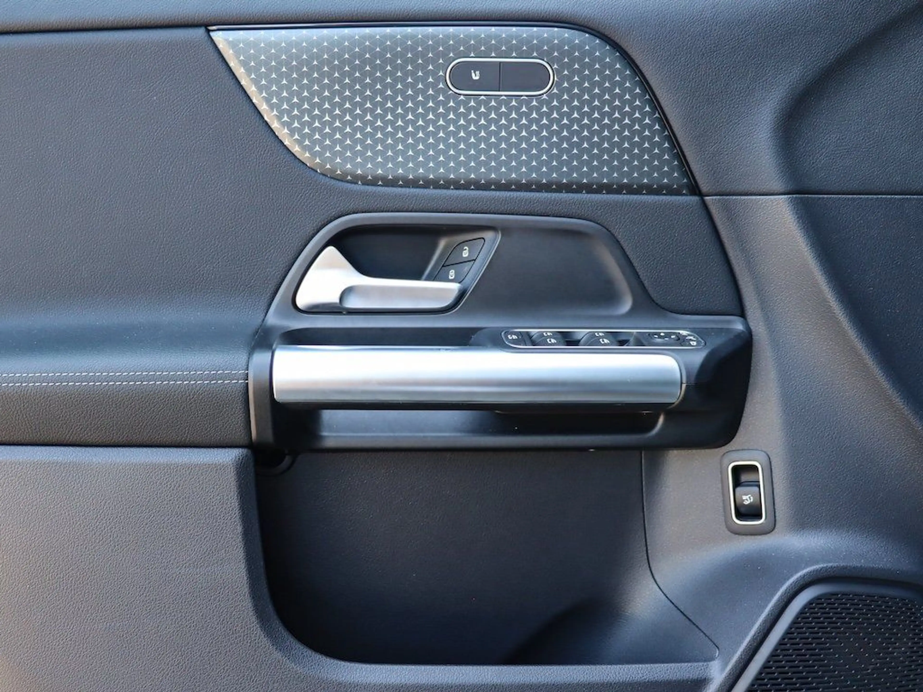 Mercedes-Benz GLA 250 4Matic Progressive, Kamera, Multibeam — photo 12