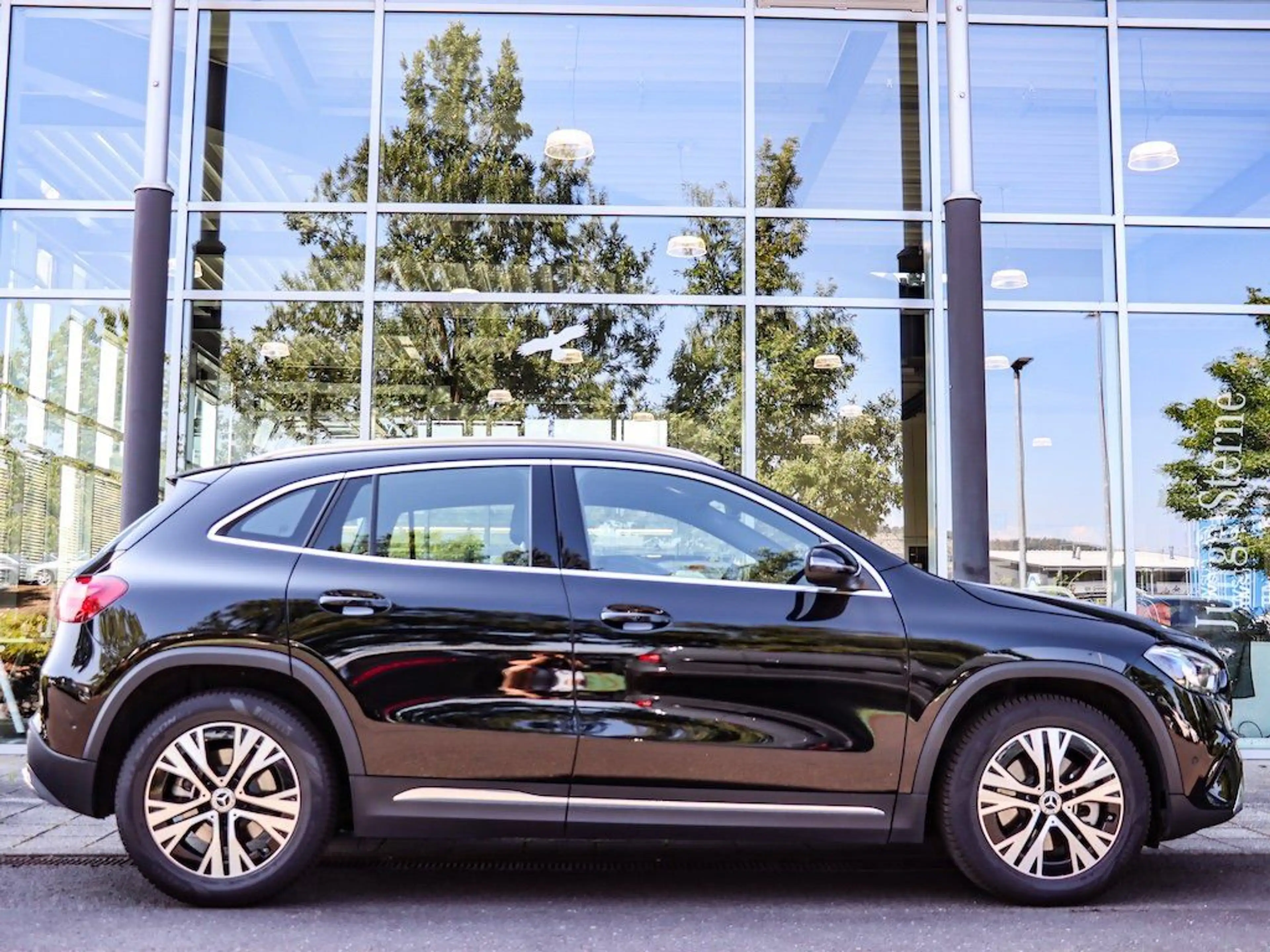 Mercedes-Benz GLA 250 4Matic Progressive, Kamera, Multibeam — photo 8