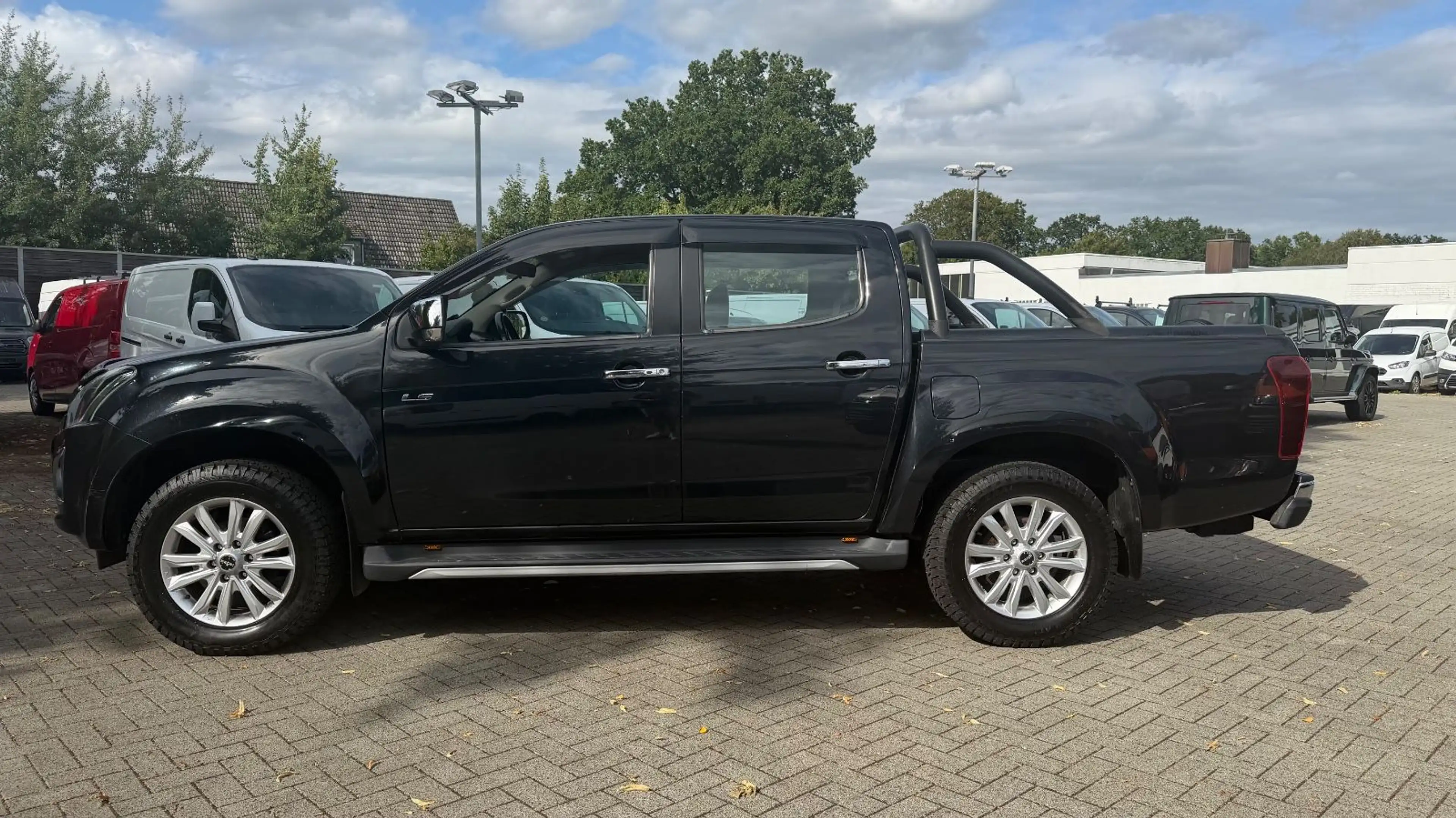 Isuzu D-Max DOUBLE CAB 4WD LS AUTOM/LEDER/KAMERA/AHK — photo 8