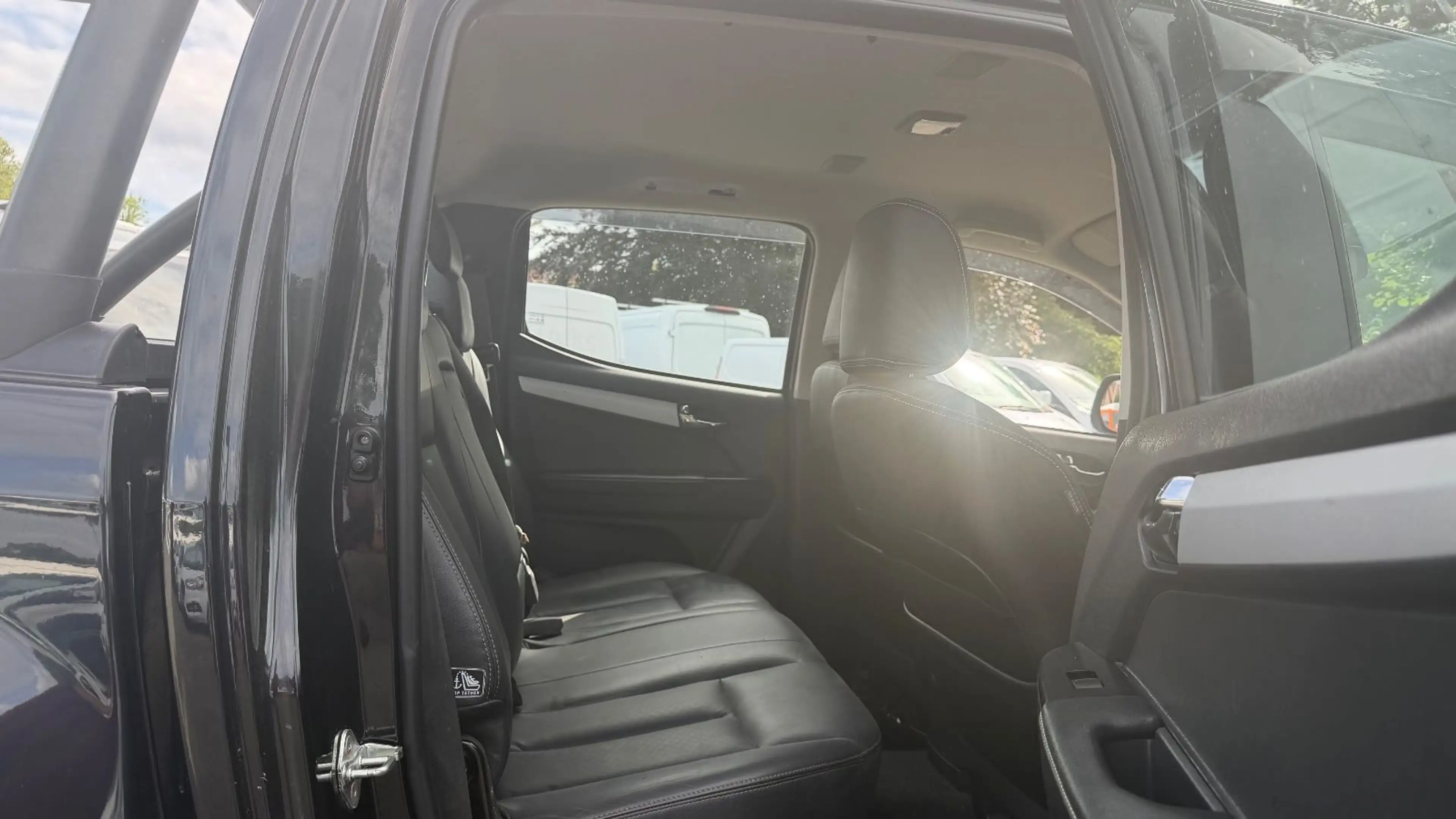 Isuzu D-Max DOUBLE CAB 4WD LS AUTOM/LEDER/KAMERA/AHK — photo 12