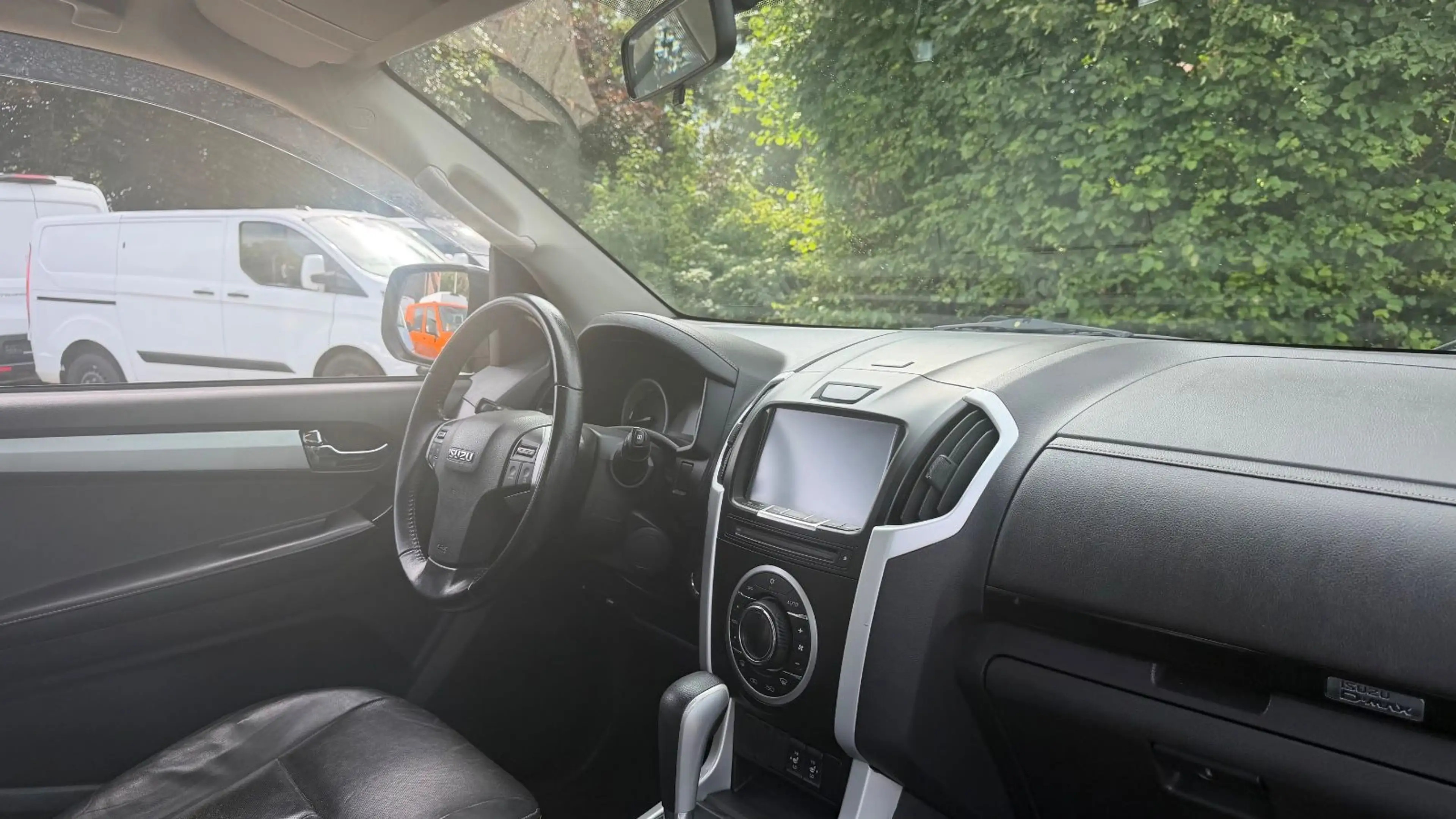 Isuzu D-Max DOUBLE CAB 4WD LS AUTOM/LEDER/KAMERA/AHK — photo 13