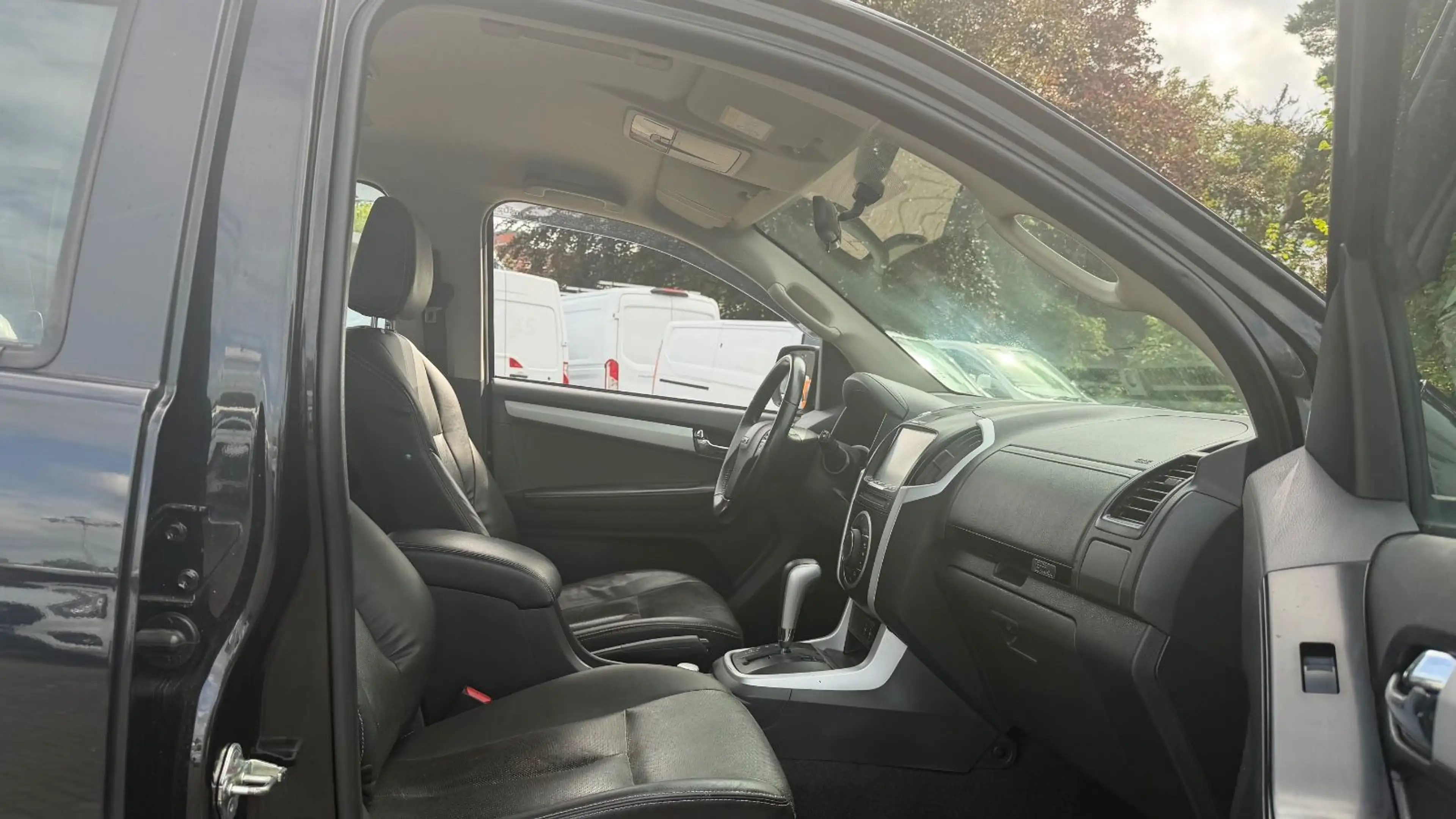 Isuzu D-Max DOUBLE CAB 4WD LS AUTOM/LEDER/KAMERA/AHK — photo 10