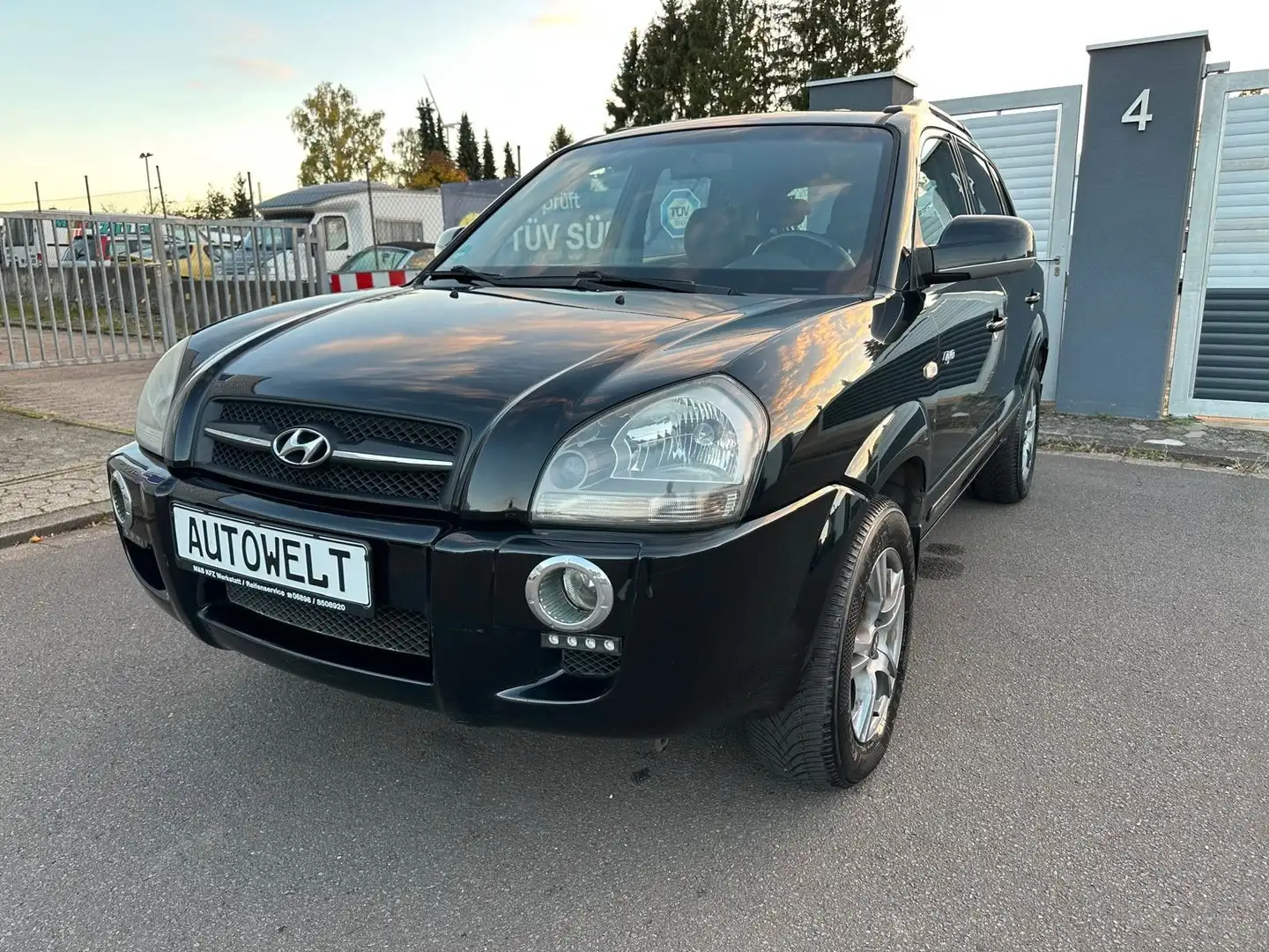Hyundai TUCSON 2.0 CRDi VGT GLS 4WD Leder Navi Schwarz - 1