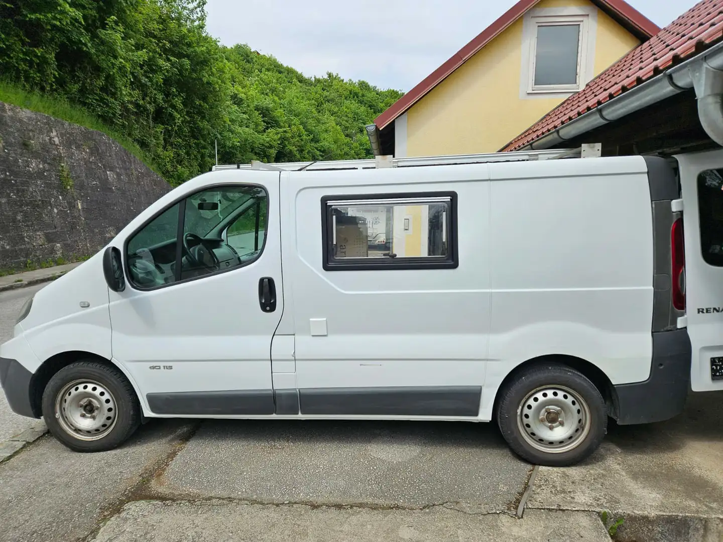 Renault Trafic Pass. Auth. L1H1 2,7t 2,0 dCi Klima Passenger Auth Weiß - 2