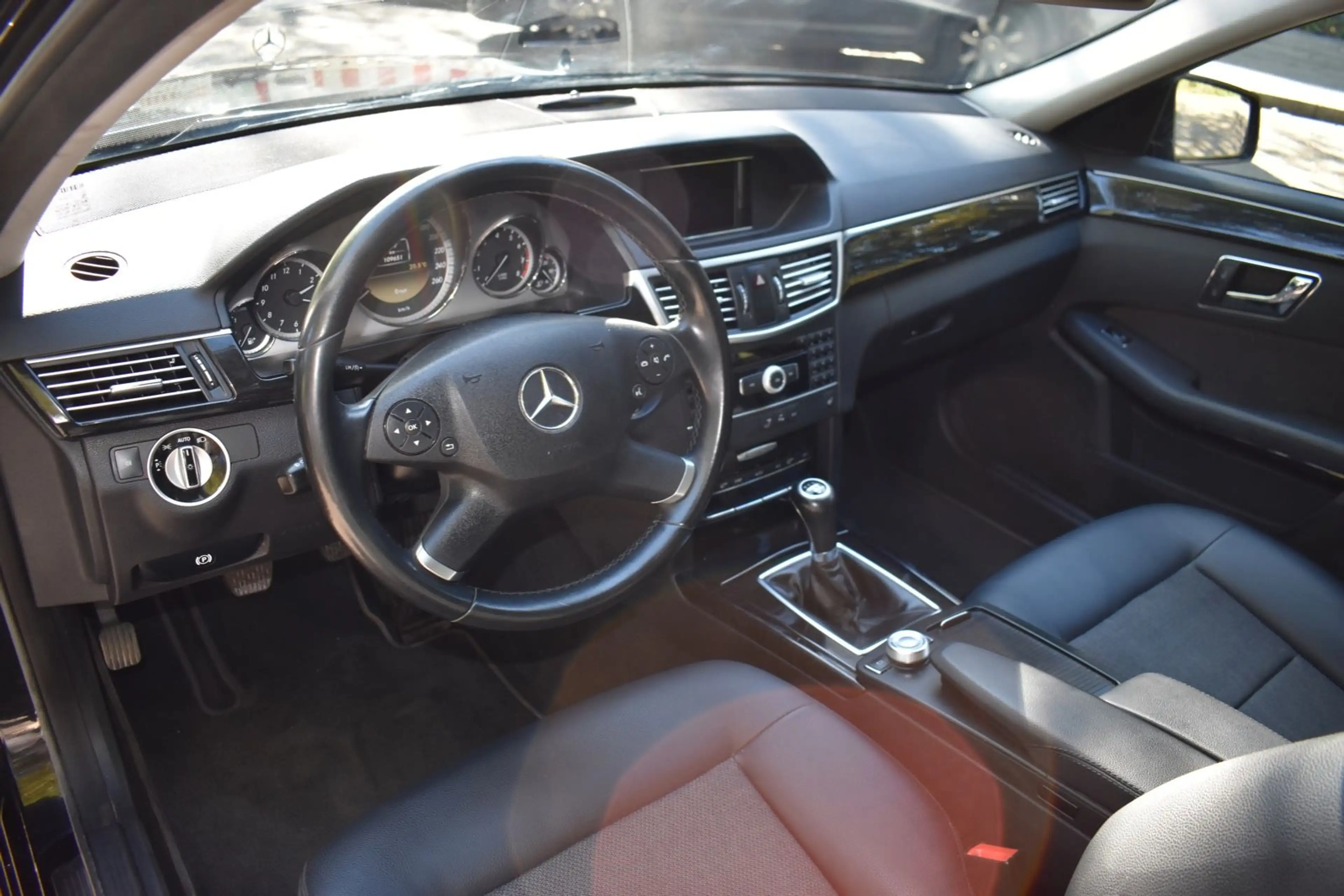 Mercedes-Benz E 200 T-Modell CGI BlueEfficiency, Quasi 1.Hand — photo 12