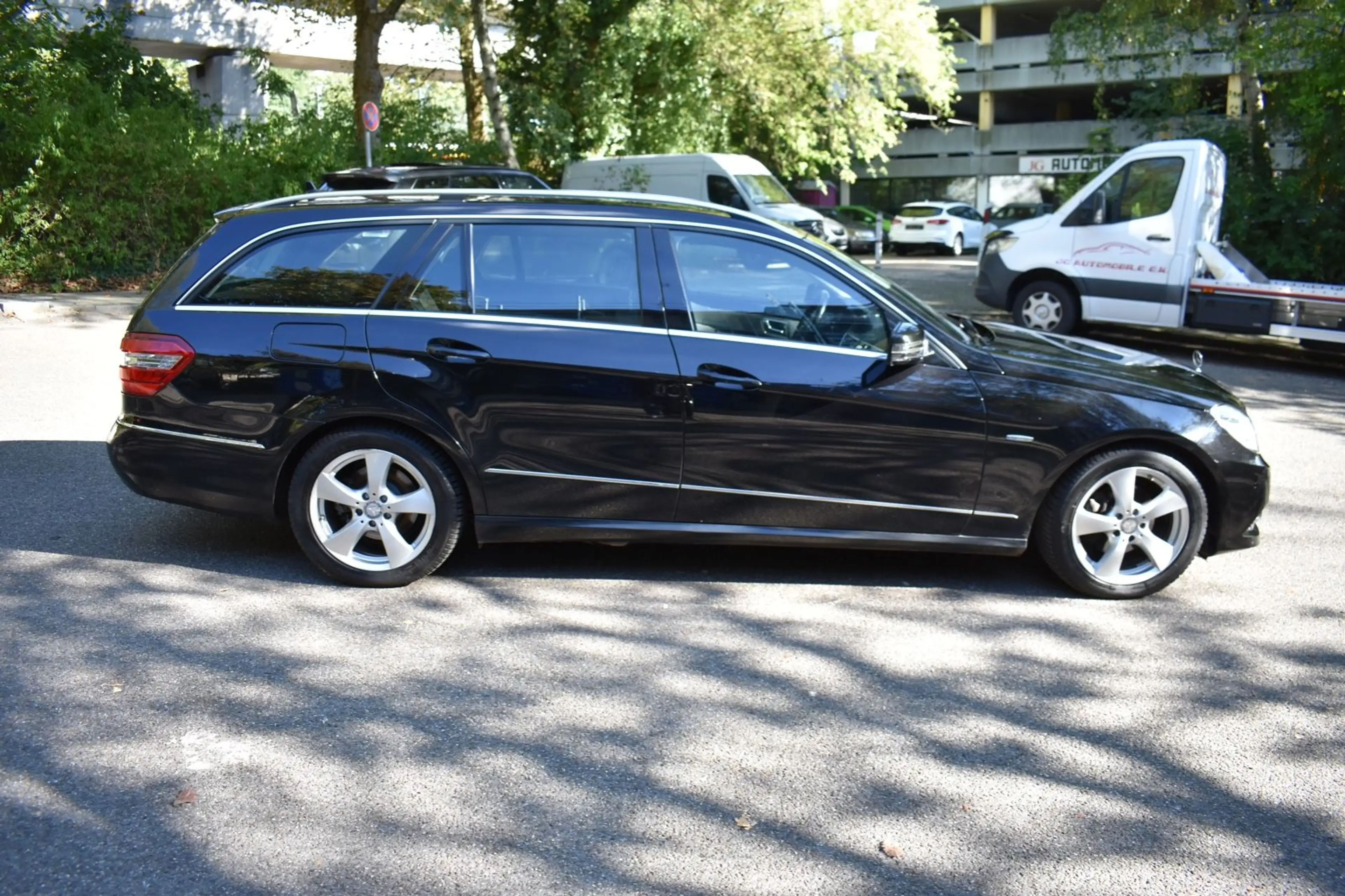 Mercedes-Benz E 200 T-Modell CGI BlueEfficiency, Quasi 1.Hand — photo 5