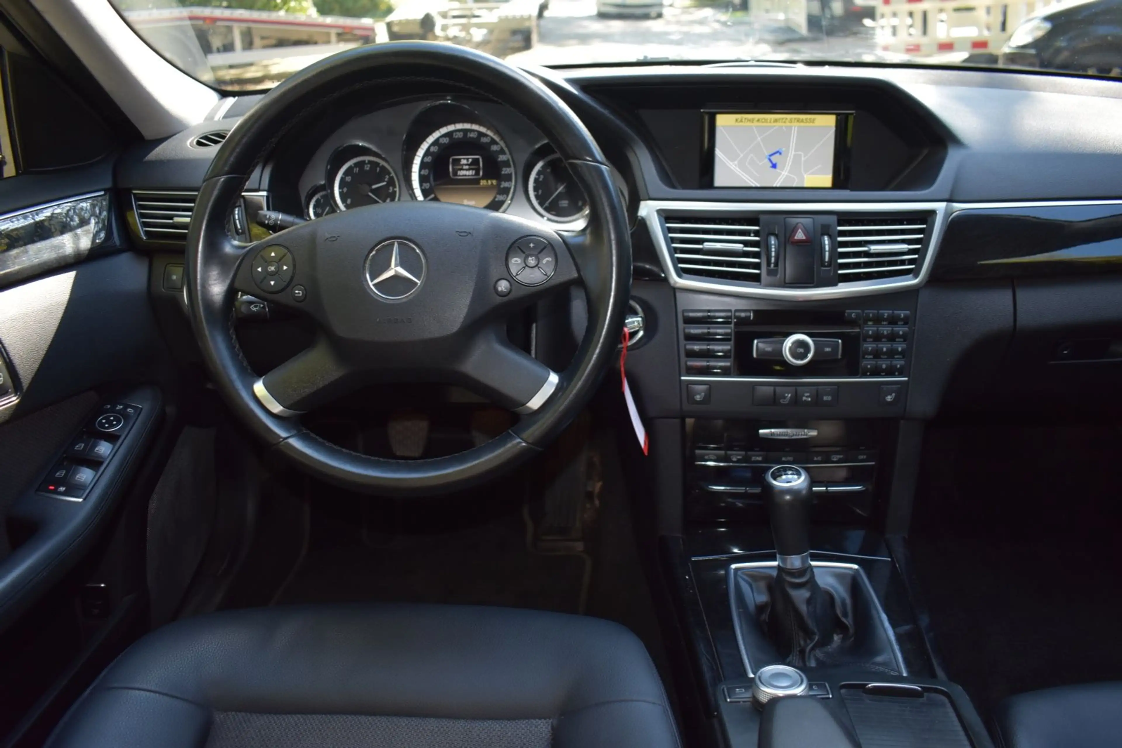 Mercedes-Benz E 200 T-Modell CGI BlueEfficiency, Quasi 1.Hand — photo 17
