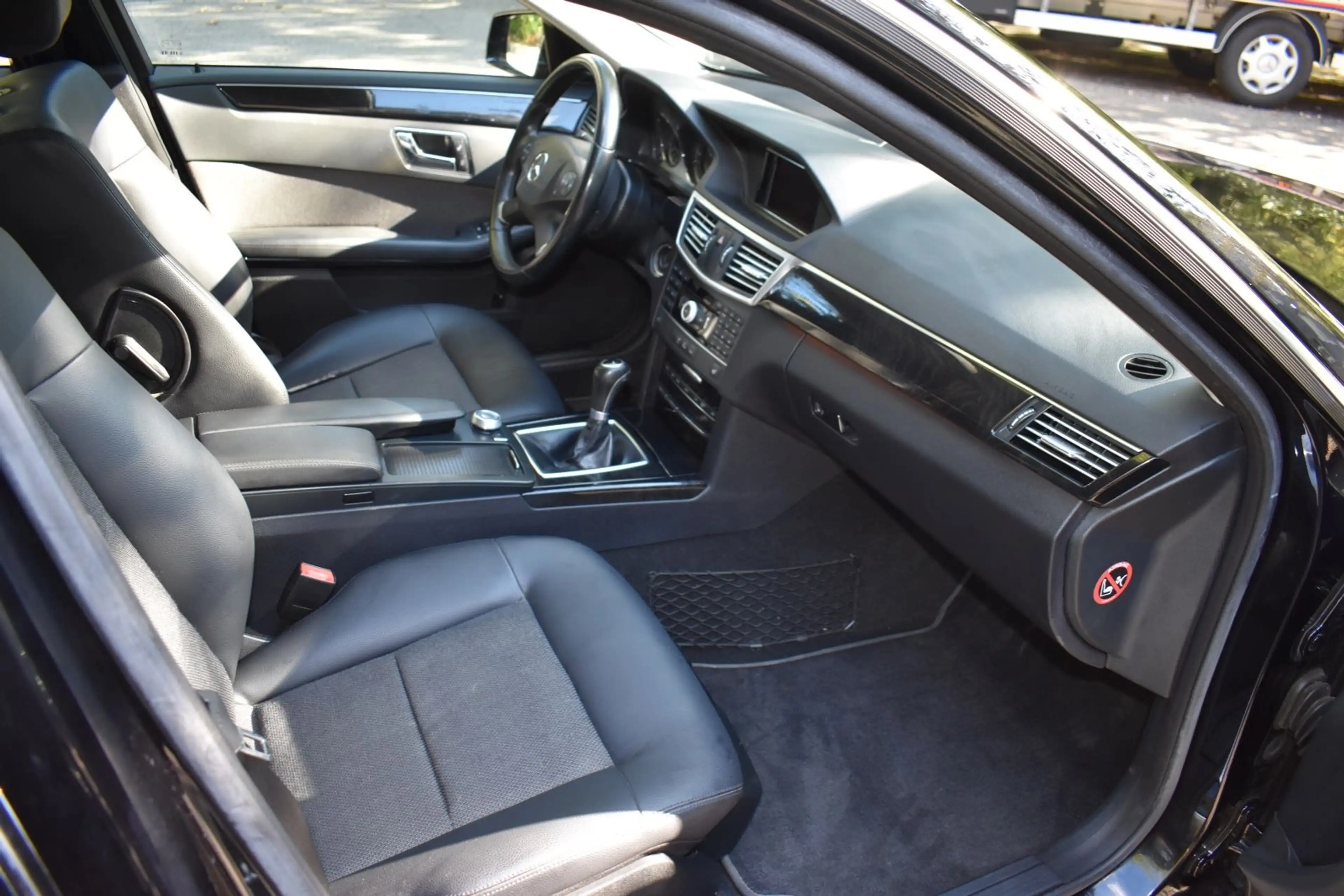 Mercedes-Benz E 200 T-Modell CGI BlueEfficiency, Quasi 1.Hand — photo 13