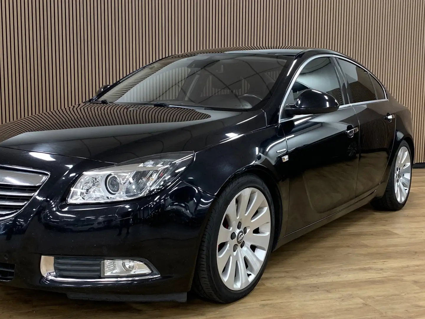 Opel Insignia 2.8 T Sport 4x4|Navigatie|Climate Control| Zwart - 2