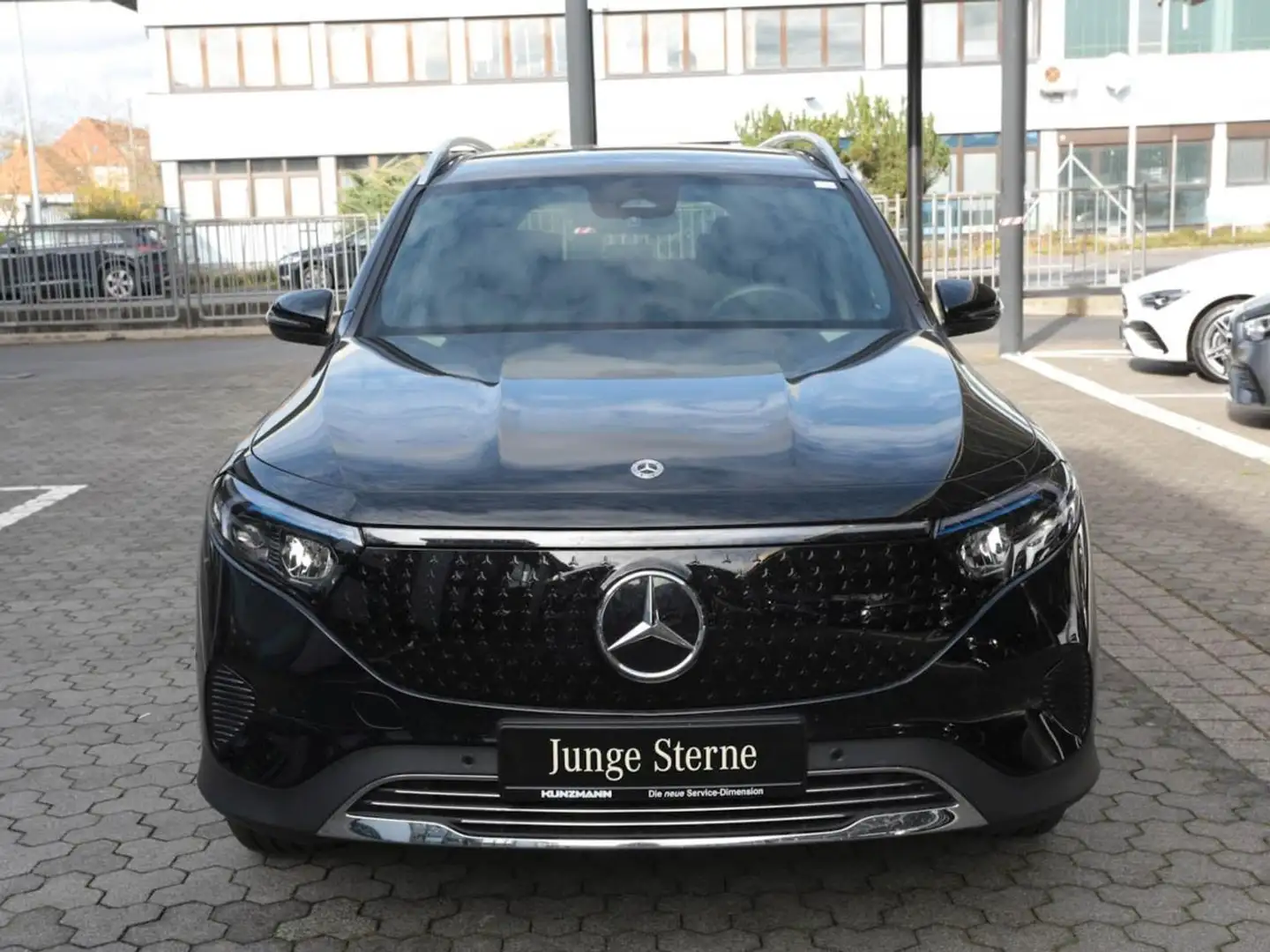 Mercedes-Benz EQB 300 4M Progressive Panorama Distronic Kamera Noir - 2