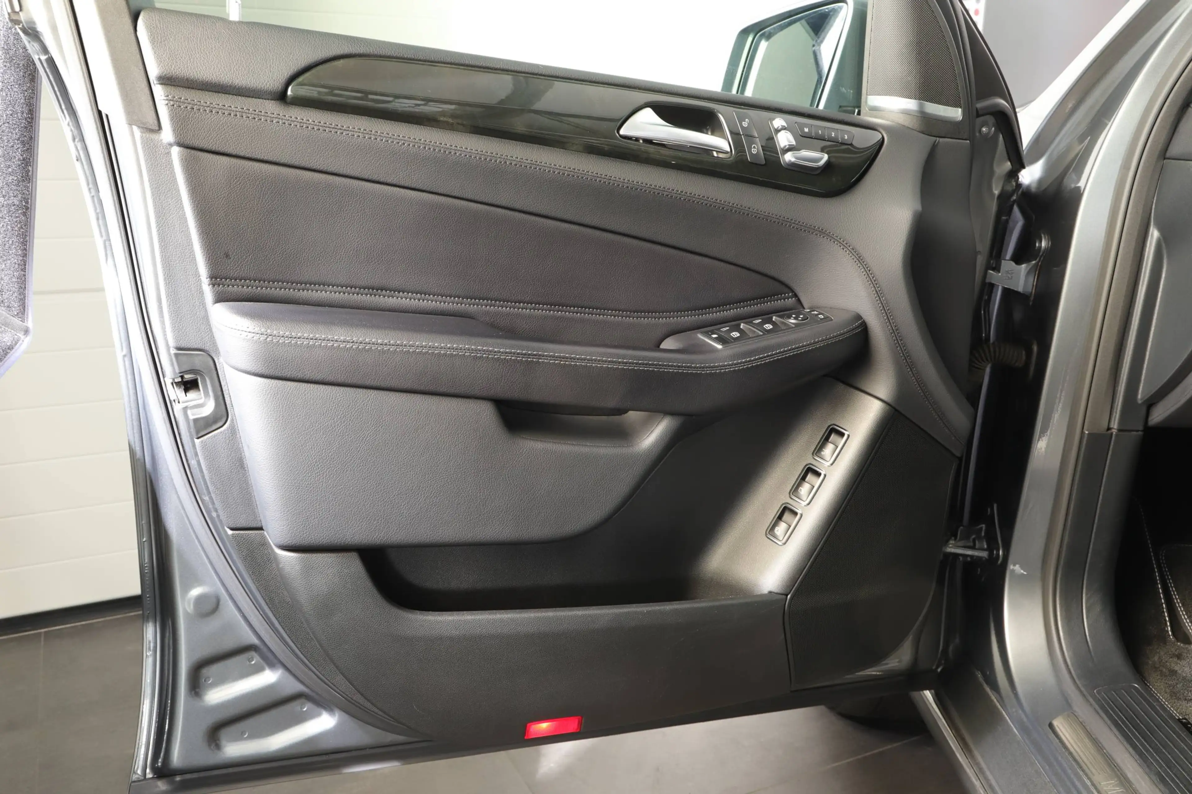 Mercedes-Benz GLS 400 GLS 400 4Matic 9G-TRONIC MB-100 Kundendienste immer MB 2.HAND VOLLAUSSTATTUNG — photo 9