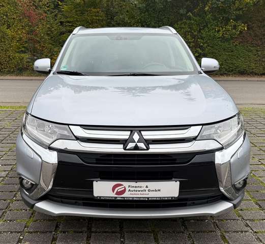 Mitsubishi Outlander 2.2 DI-D, Top 4WD/7-Sitzer/AHK/Leder