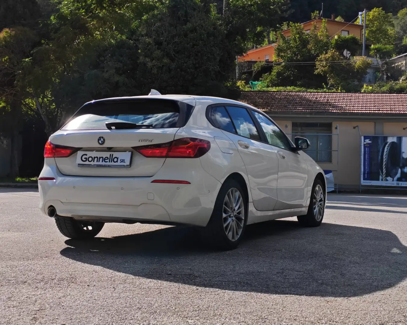 BMW 116 16d Business Advantage auto IN ARRIVO Bianco - 2