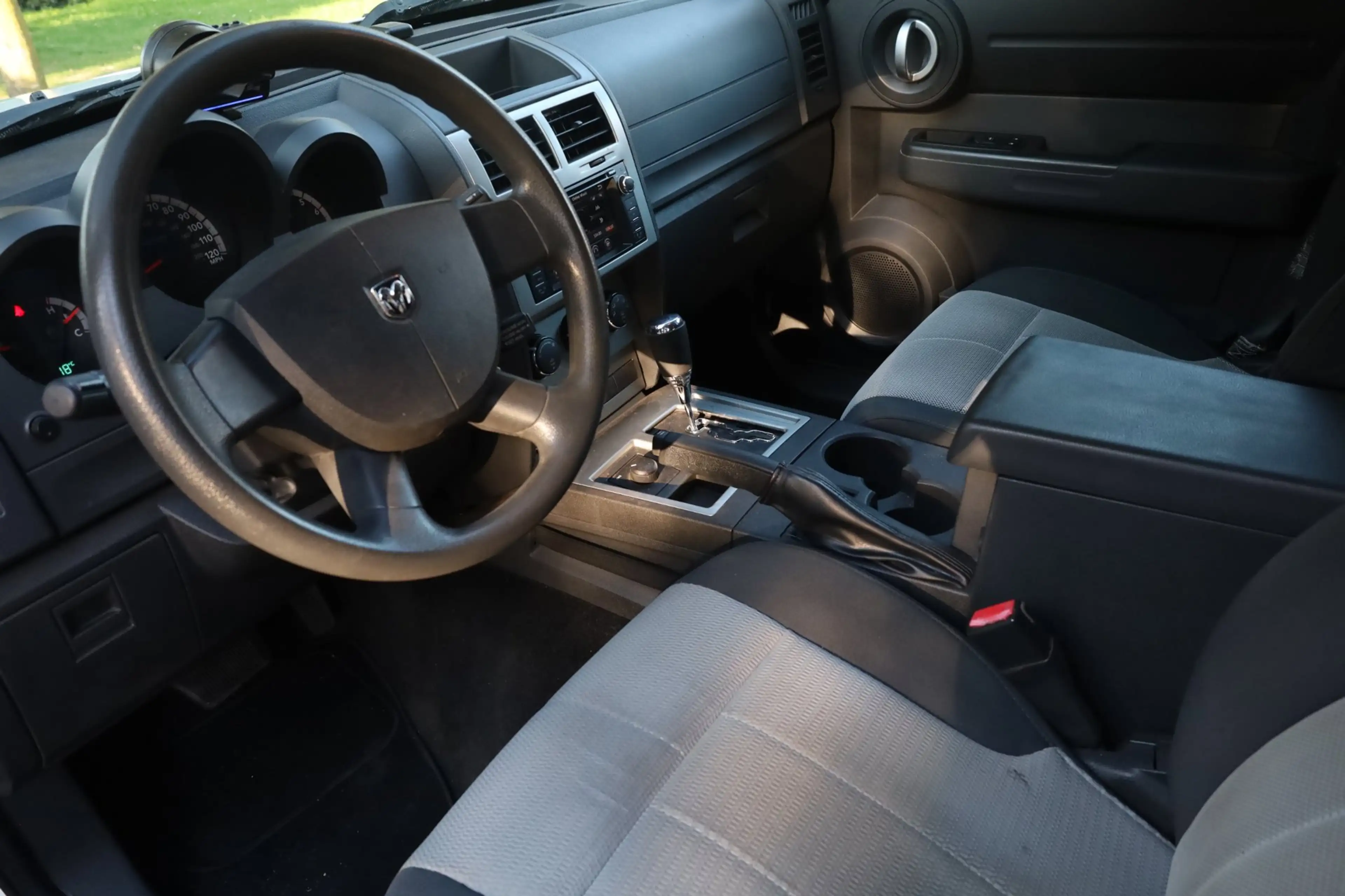Dodge Nitro 3.7 V6 SE Aut. | Slechts 143.000KM | Achteruitrijc — photo 2