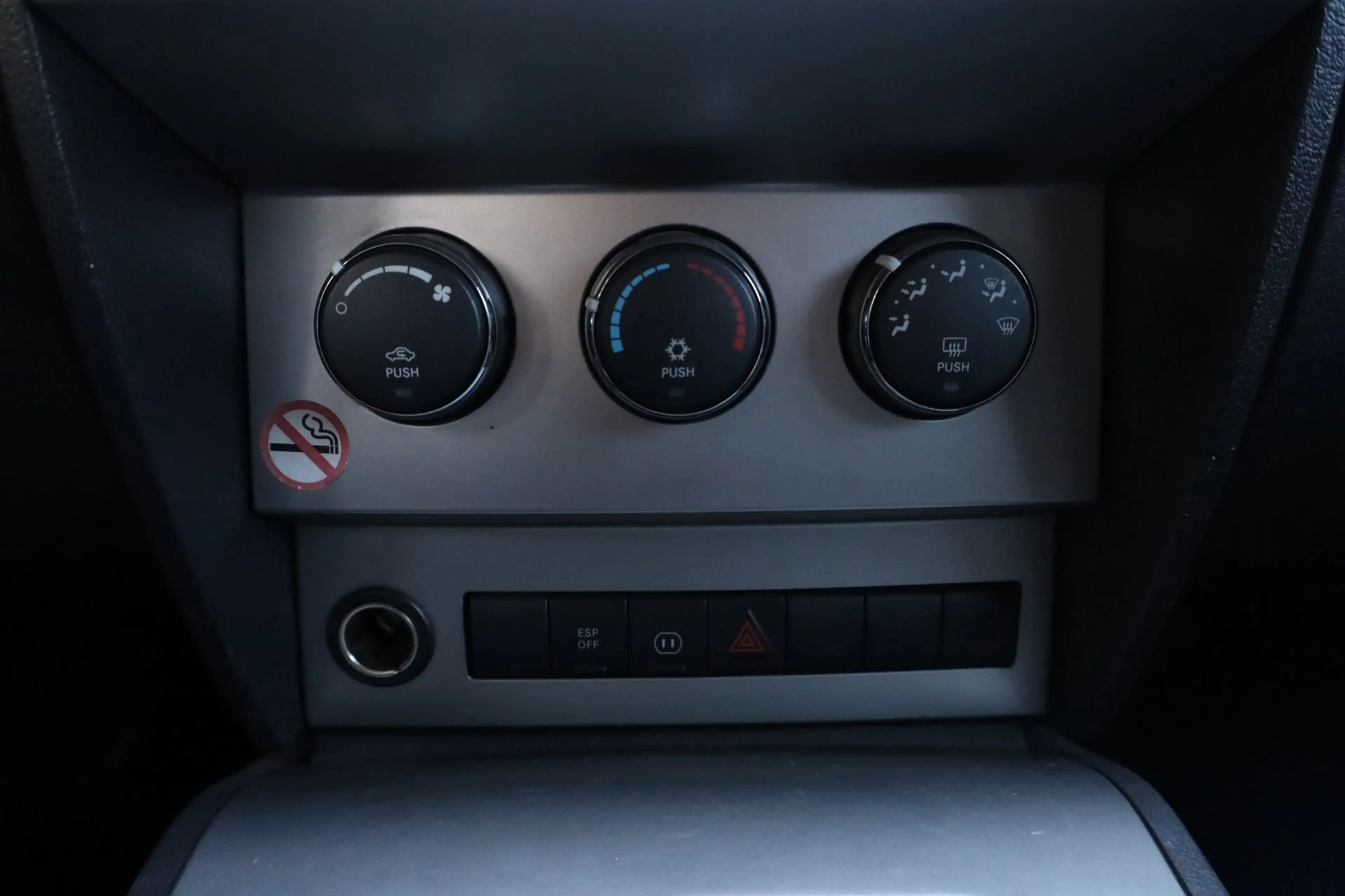 Dodge Nitro 3.7 V6 SE Aut. | Slechts 143.000KM | Achteruitrijc — photo 17