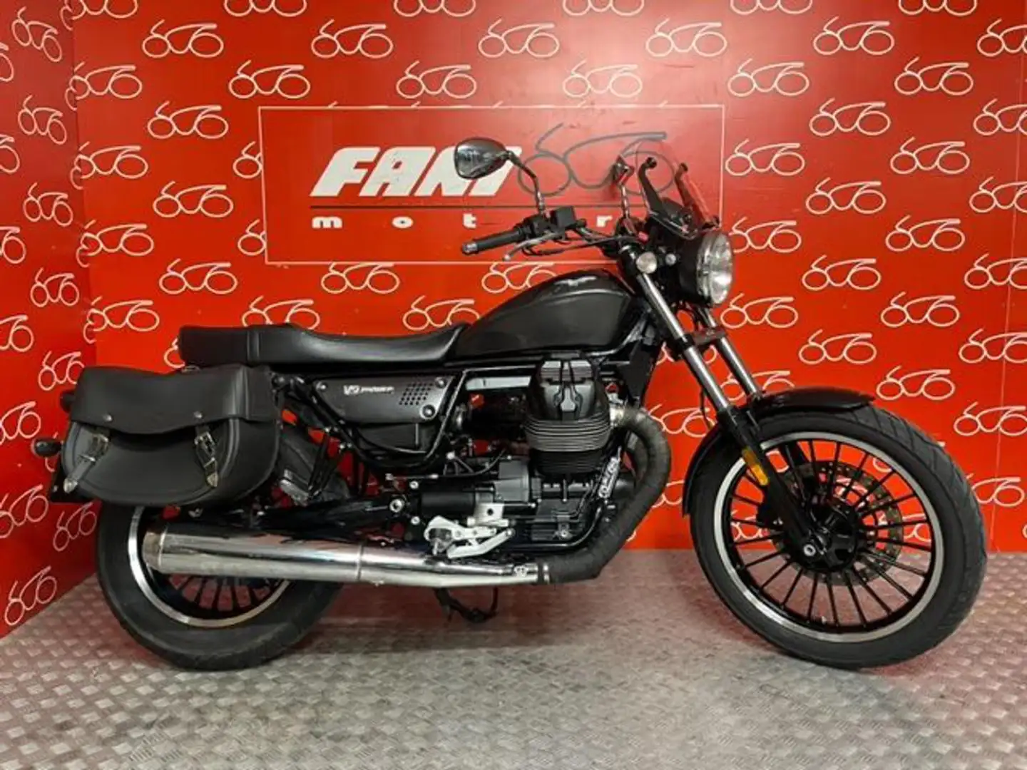 Moto Guzzi V 9 2018 Gri - 1
