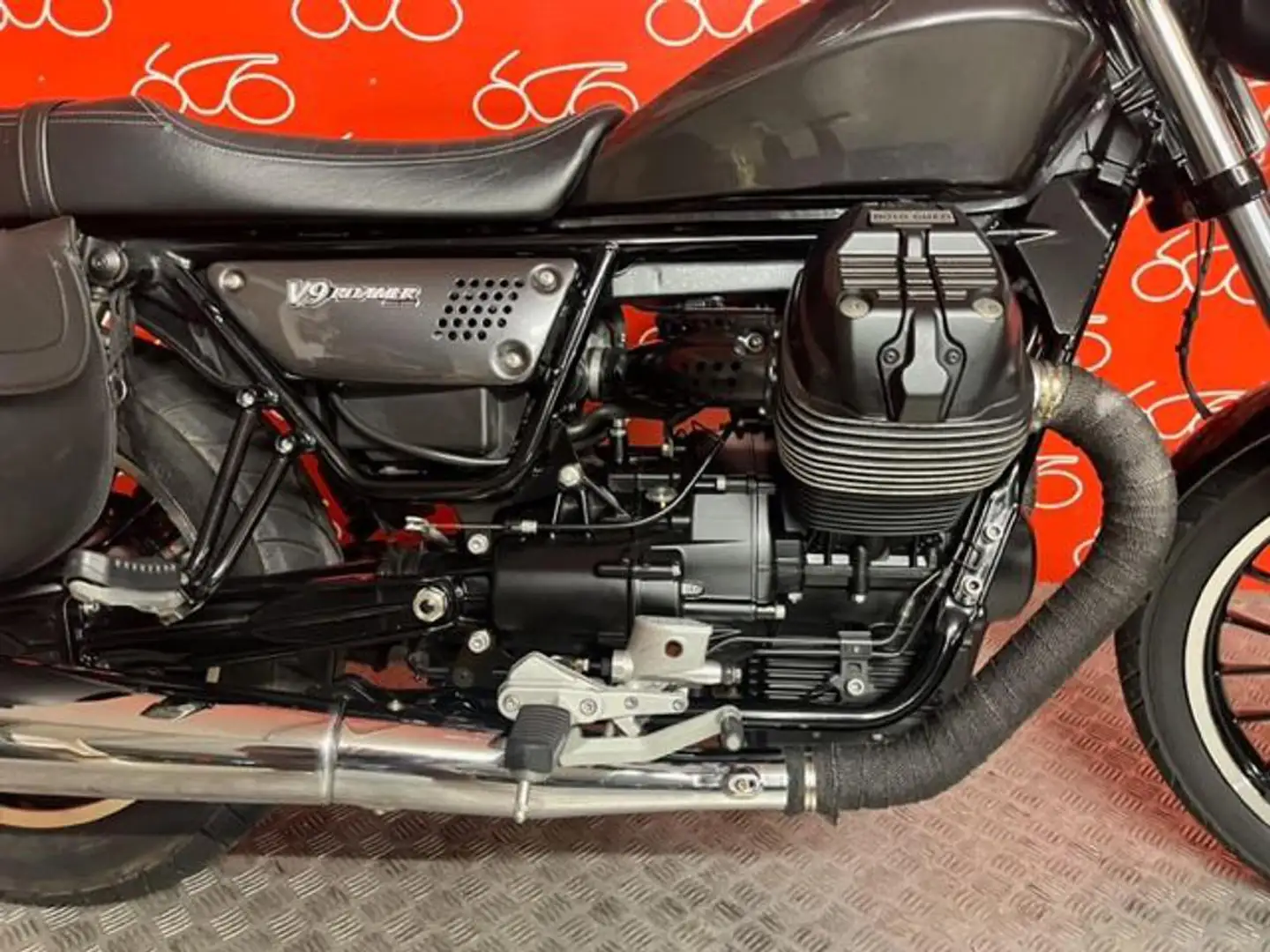 Moto Guzzi V 9 2018 Gri - 2