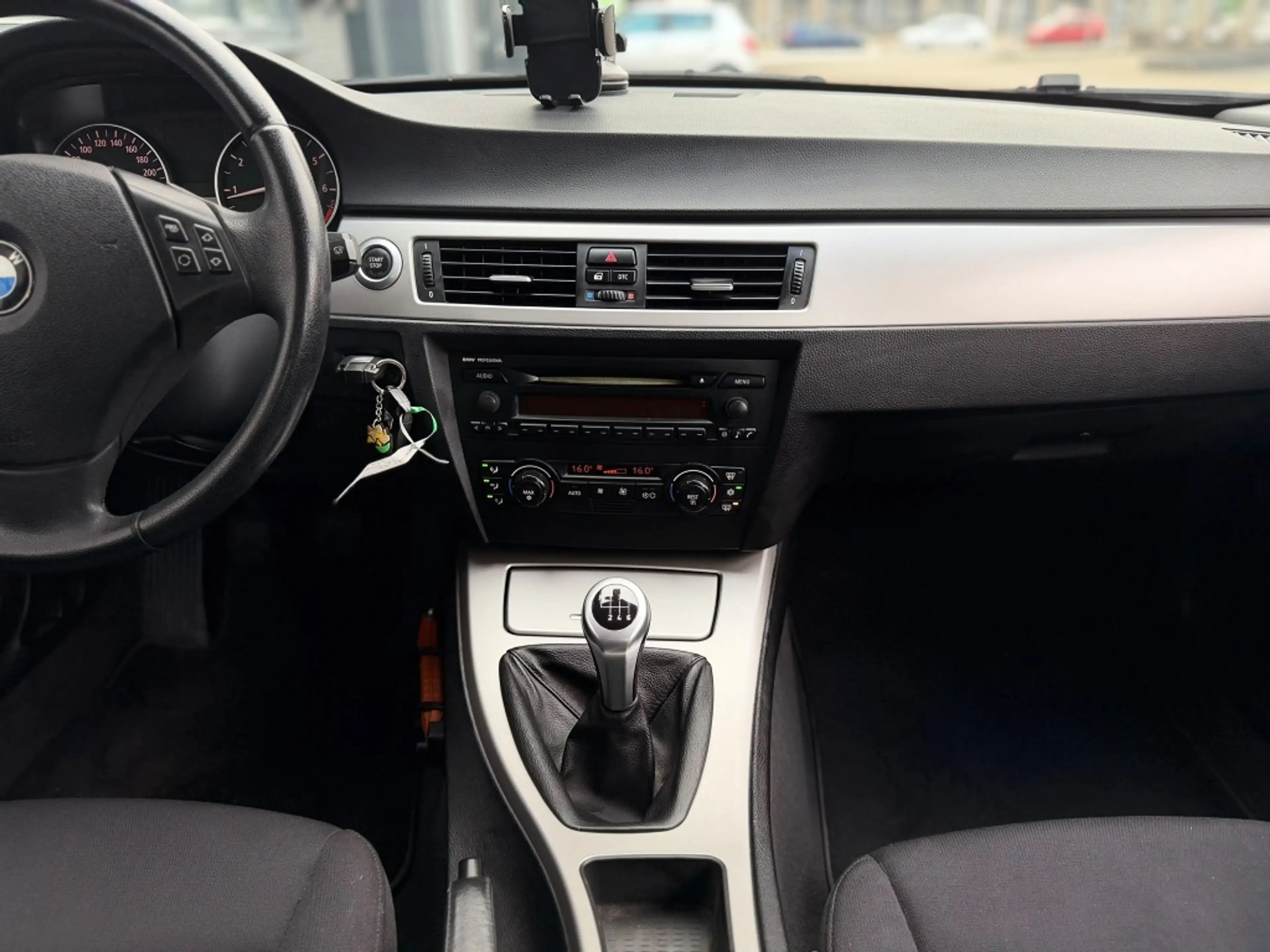 BMW 318 3-serie 318i High Executive — photo 15