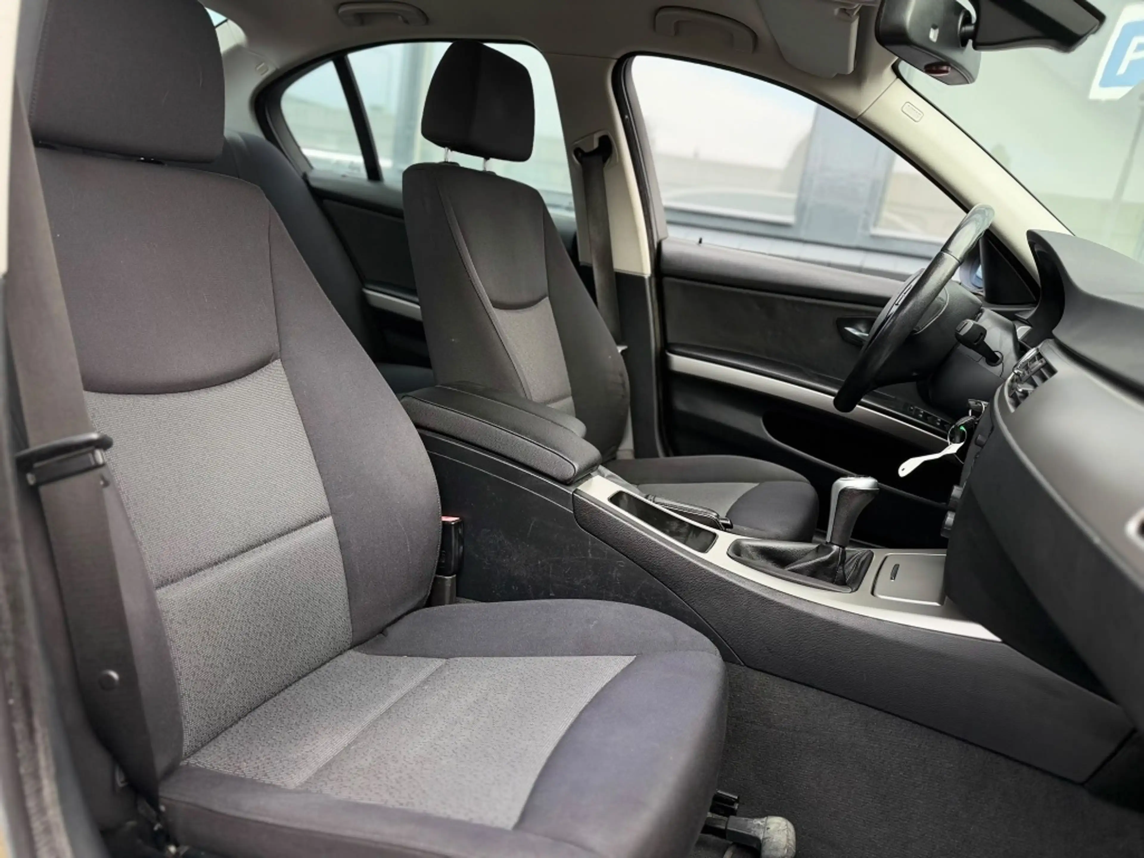 BMW 318 3-serie 318i High Executive — photo 14