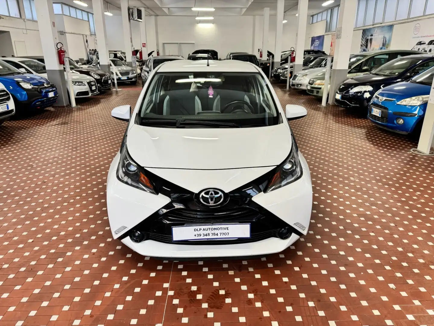 Toyota Aygo Aygo 1.0 VVT-i 69 CV 5 porte x-cool TSS Bianco - 2