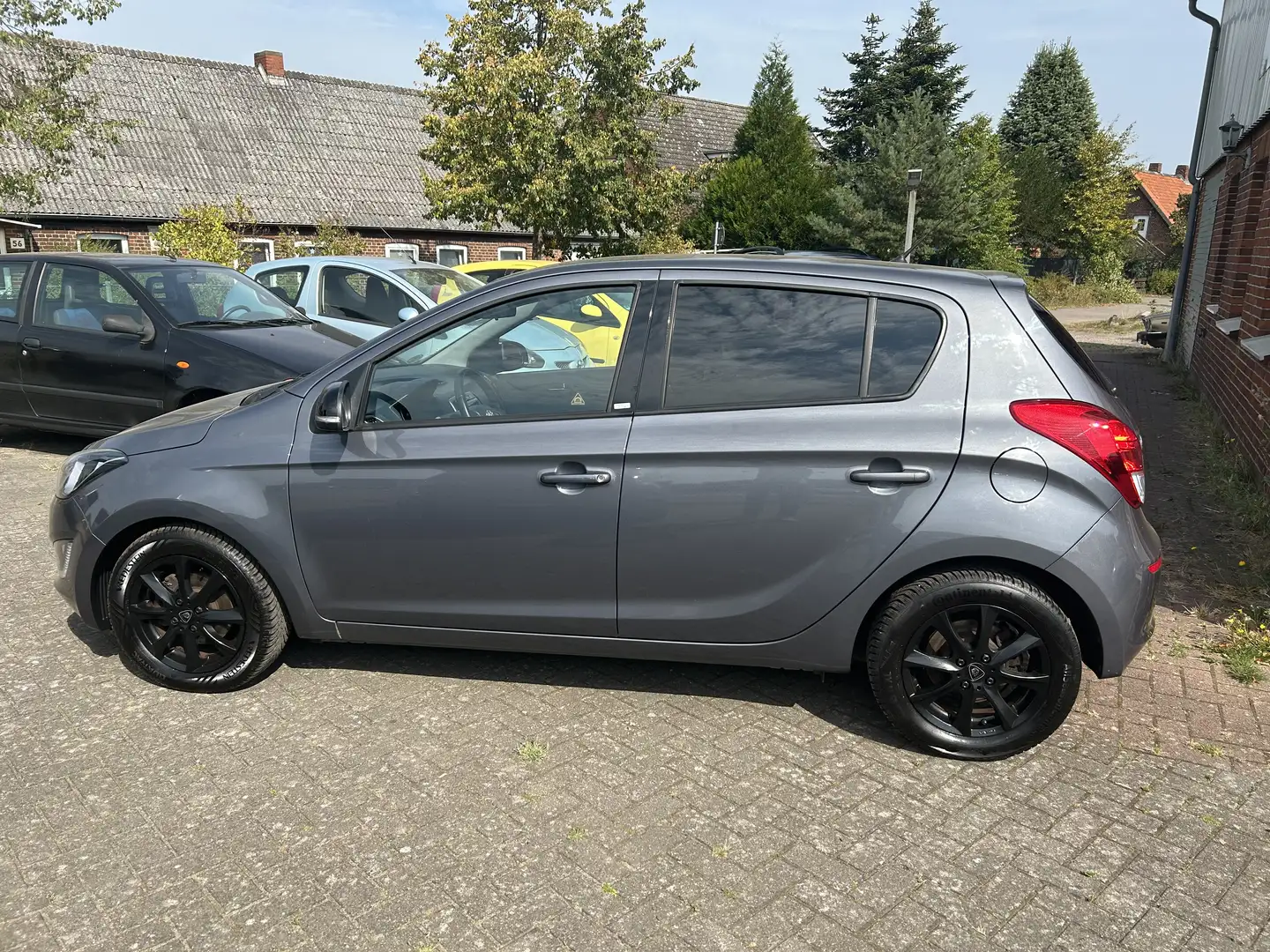 Hyundai i20 1.4 CRDi Style 1 Hand Tüv & Inspektion neu! - 2