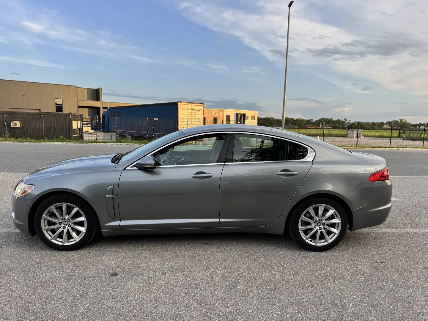 Jaguar XF 3,0 Diesel Premium Luxury Pickerl 06/2027 Grau - 2