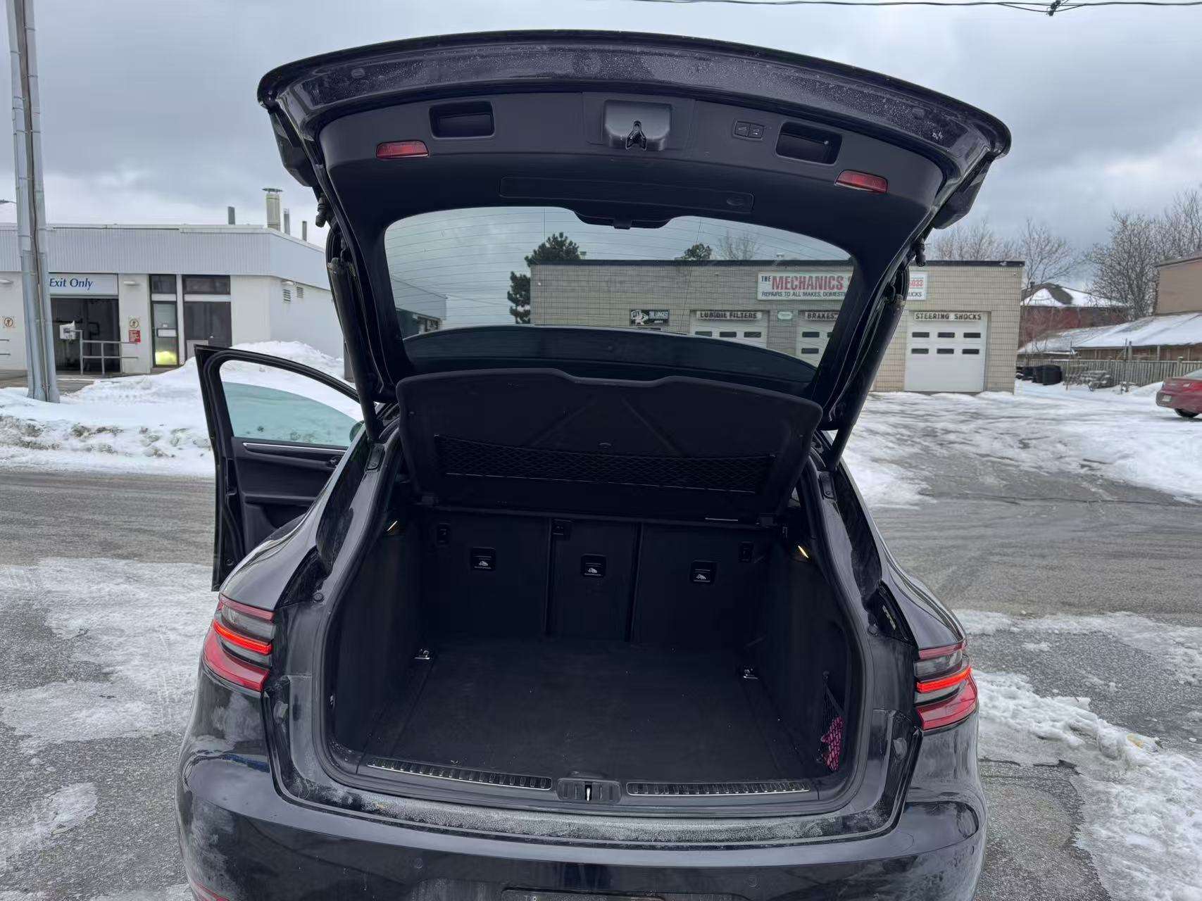 2015 Porsche Macan AWD 4dr S thumb 11