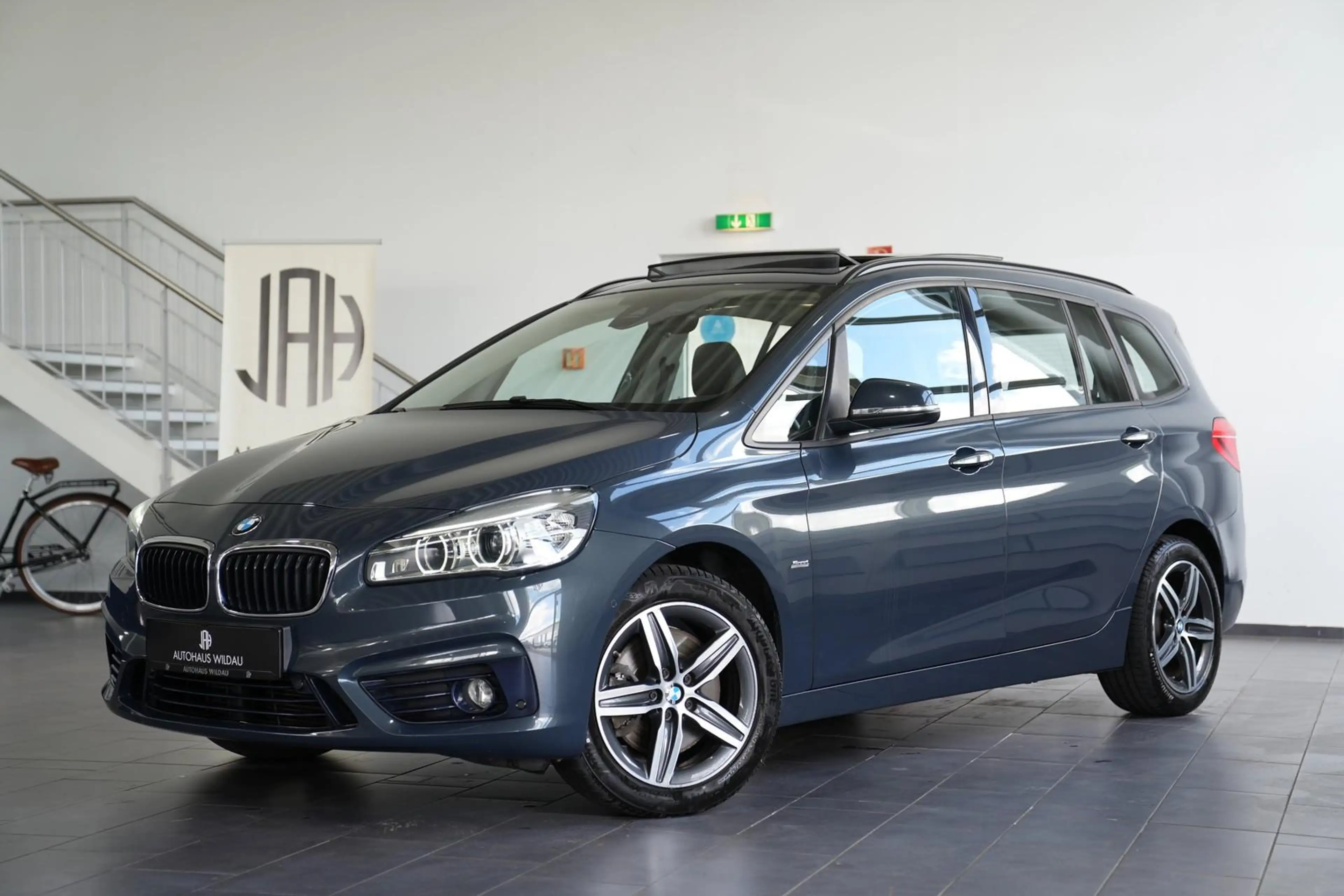 BMW 220 d xDrive Sport Line *AUT*PANO*LED*NAV*AHK*