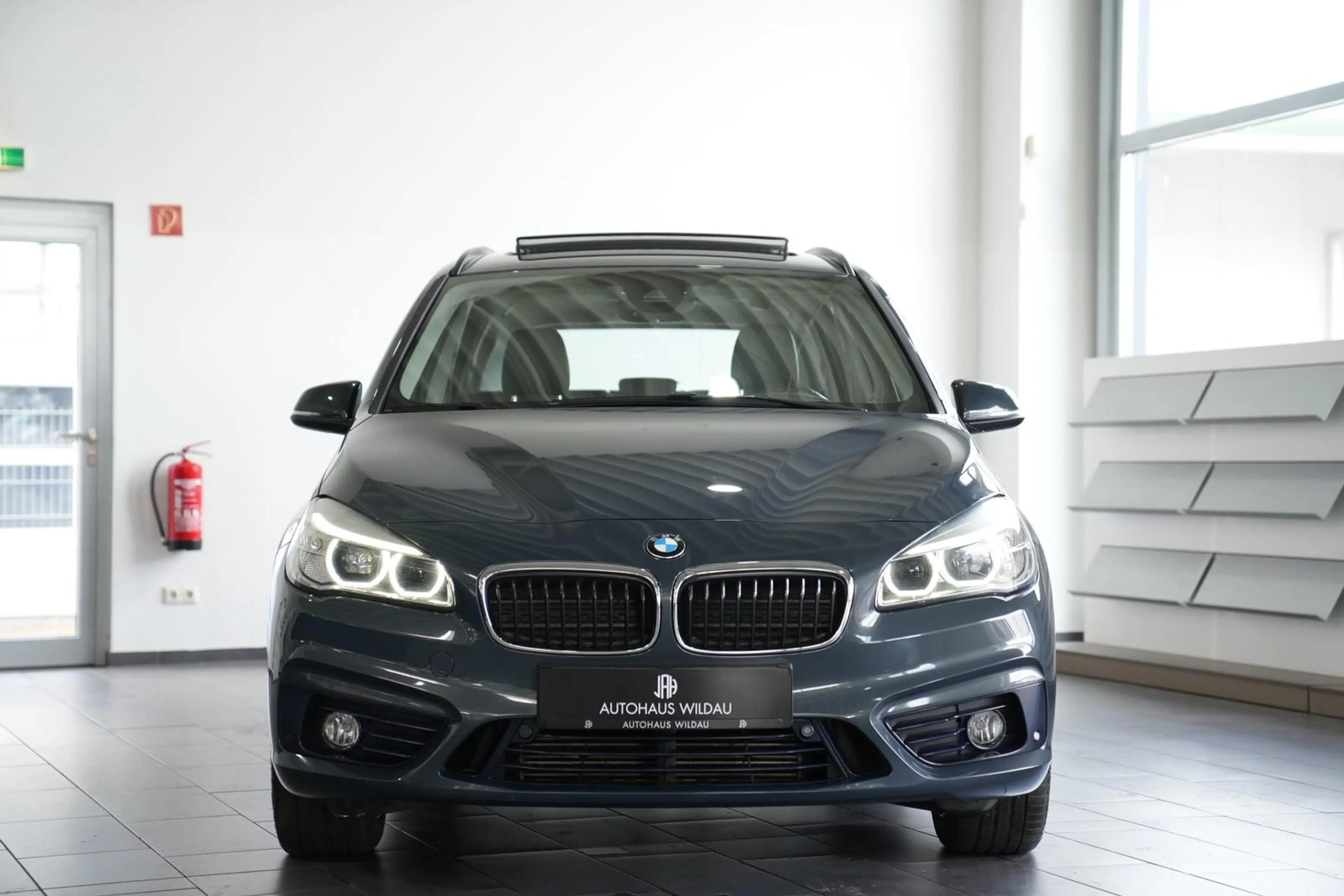 BMW 220 d xDrive Sport Line *AUT*PANO*LED*NAV*AHK* — photo 4