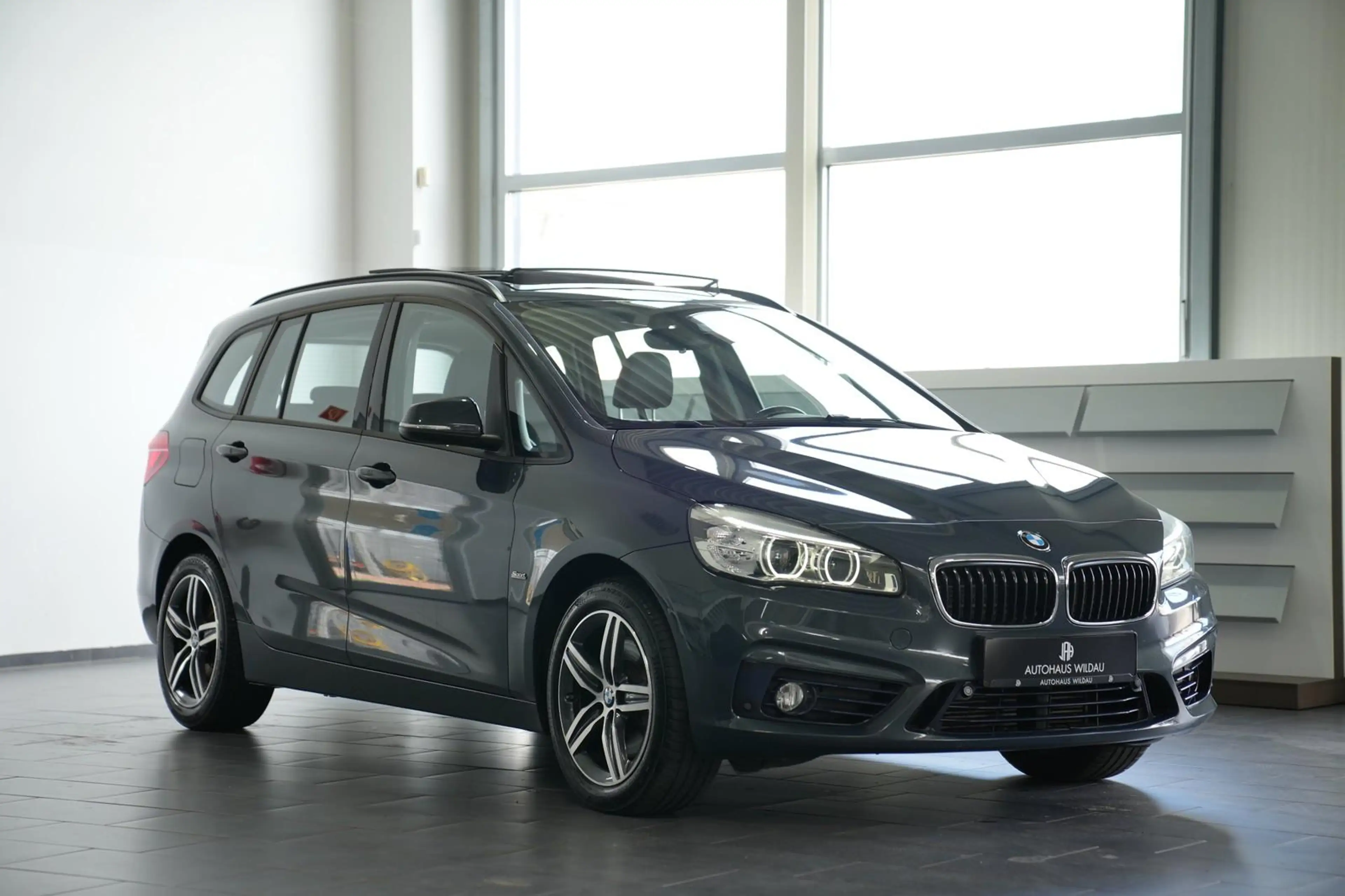 BMW 220 d xDrive Sport Line *AUT*PANO*LED*NAV*AHK* — photo 5